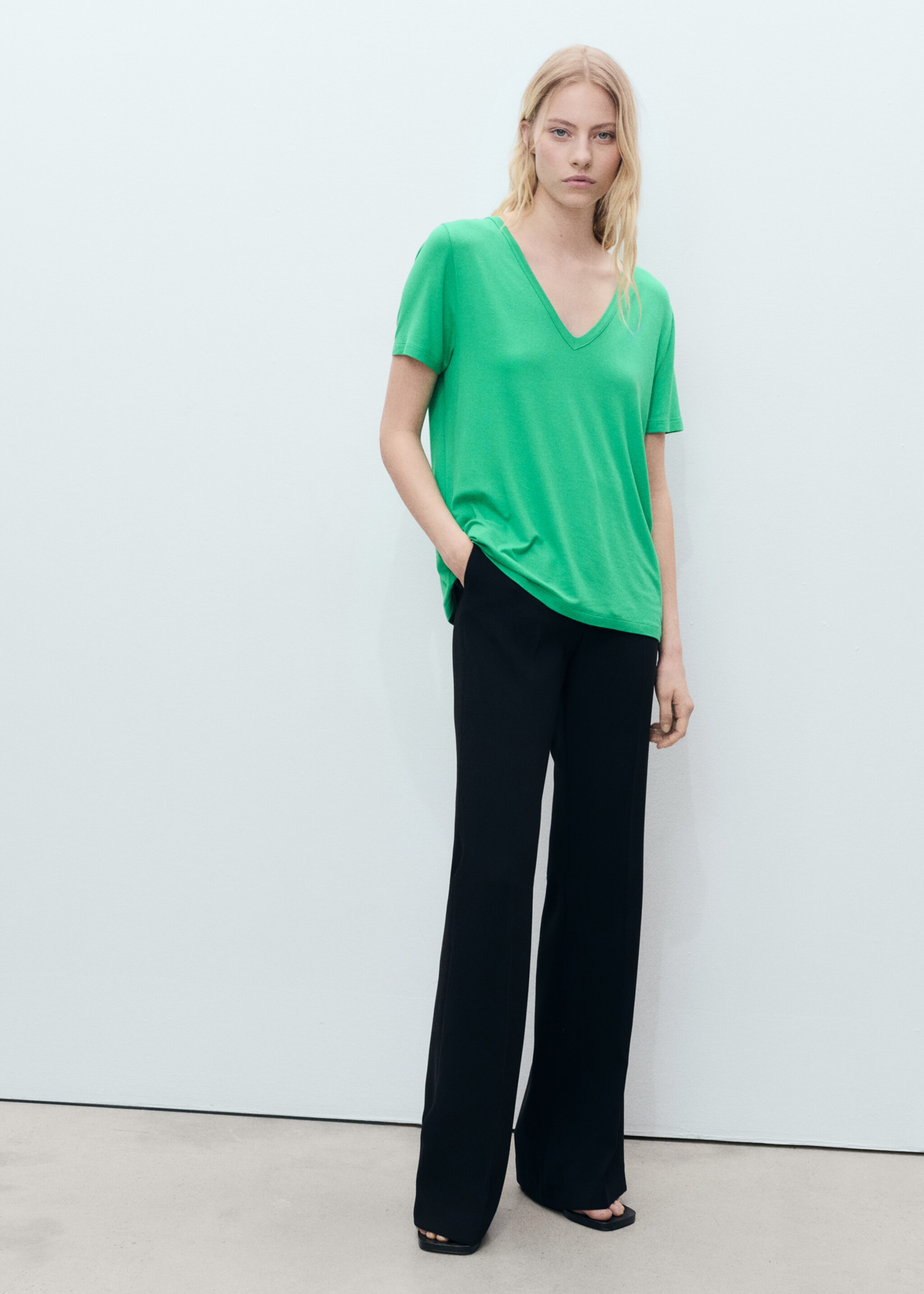 V-neck T-shirt - General plane, Green. Ref: 87044080-00.