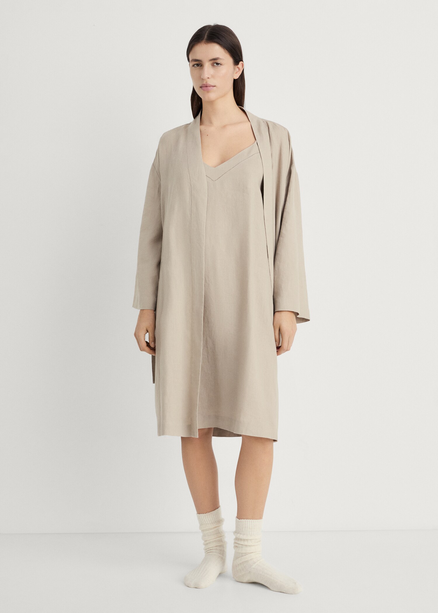 Linen nightgown - General plane