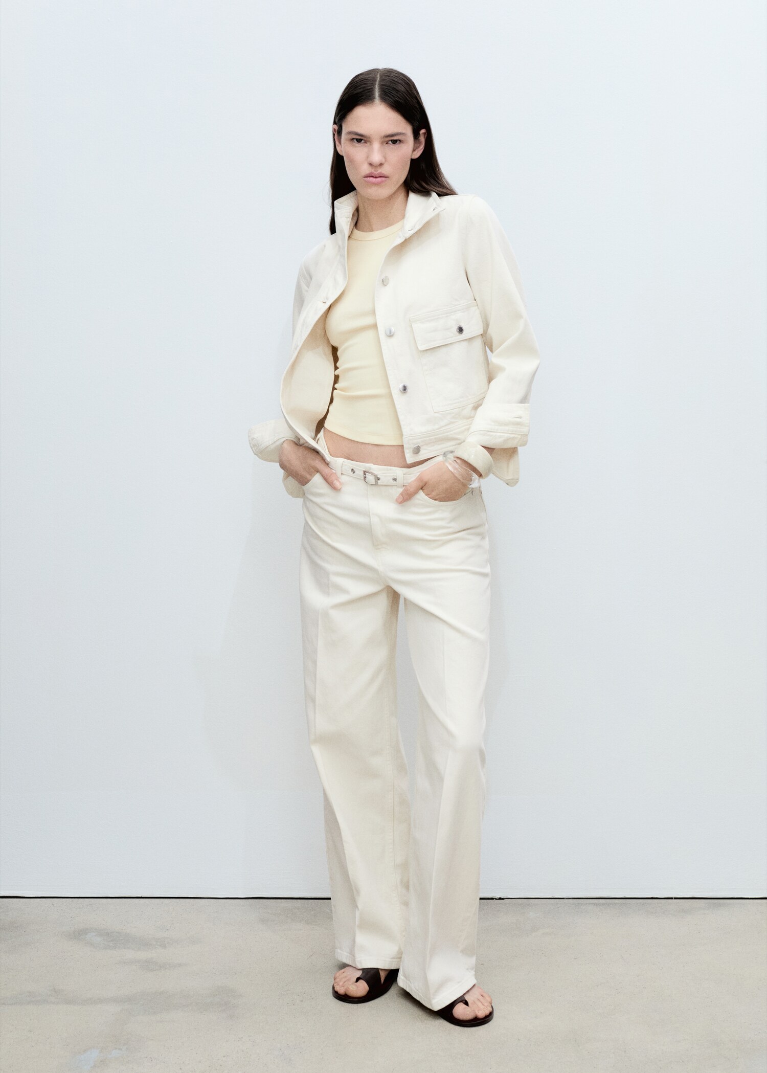 Wide-leg jeans with belt - General plane