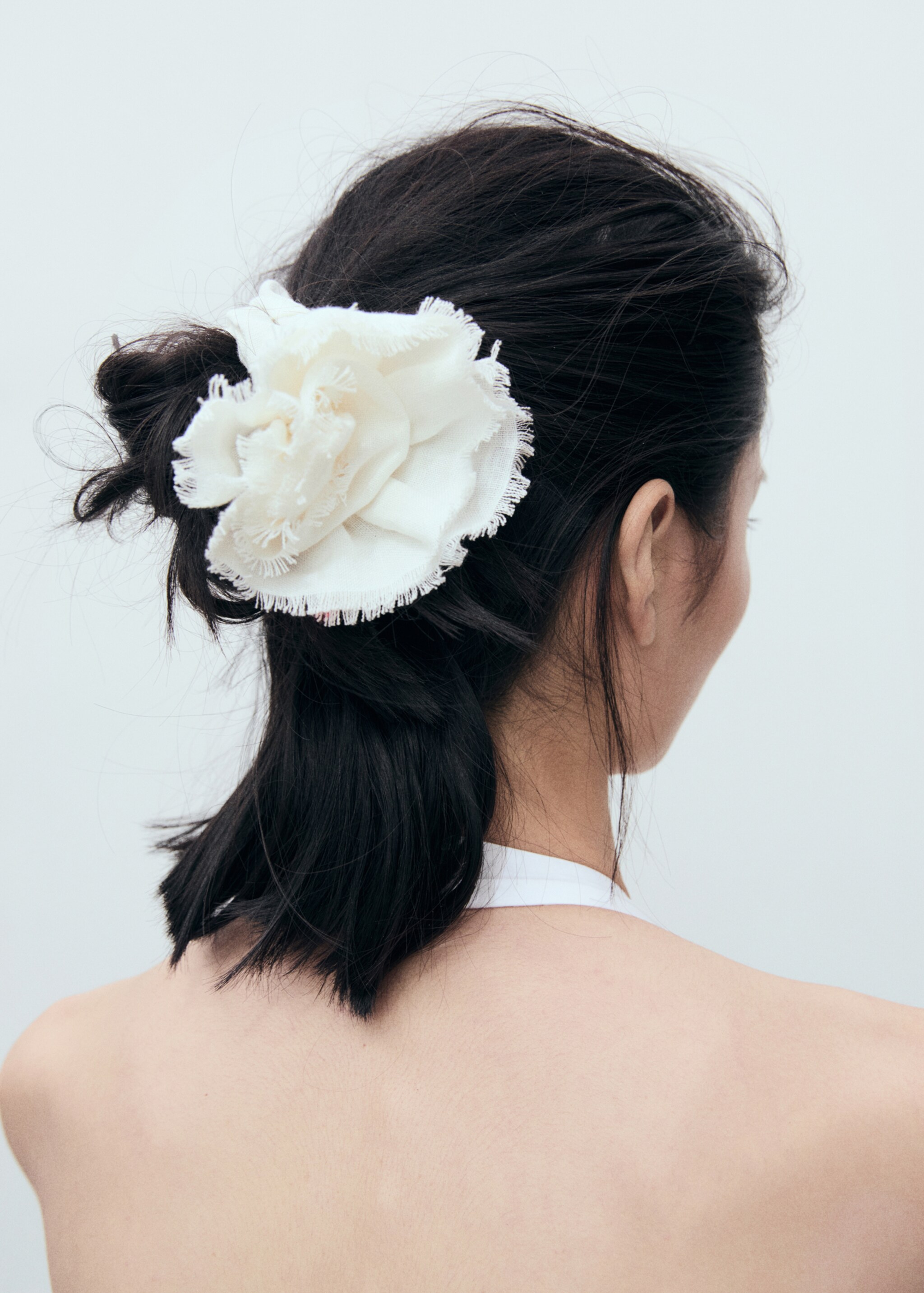 Linen flower scrunchie - General plane, Ecru. Ref: 87045931-00.