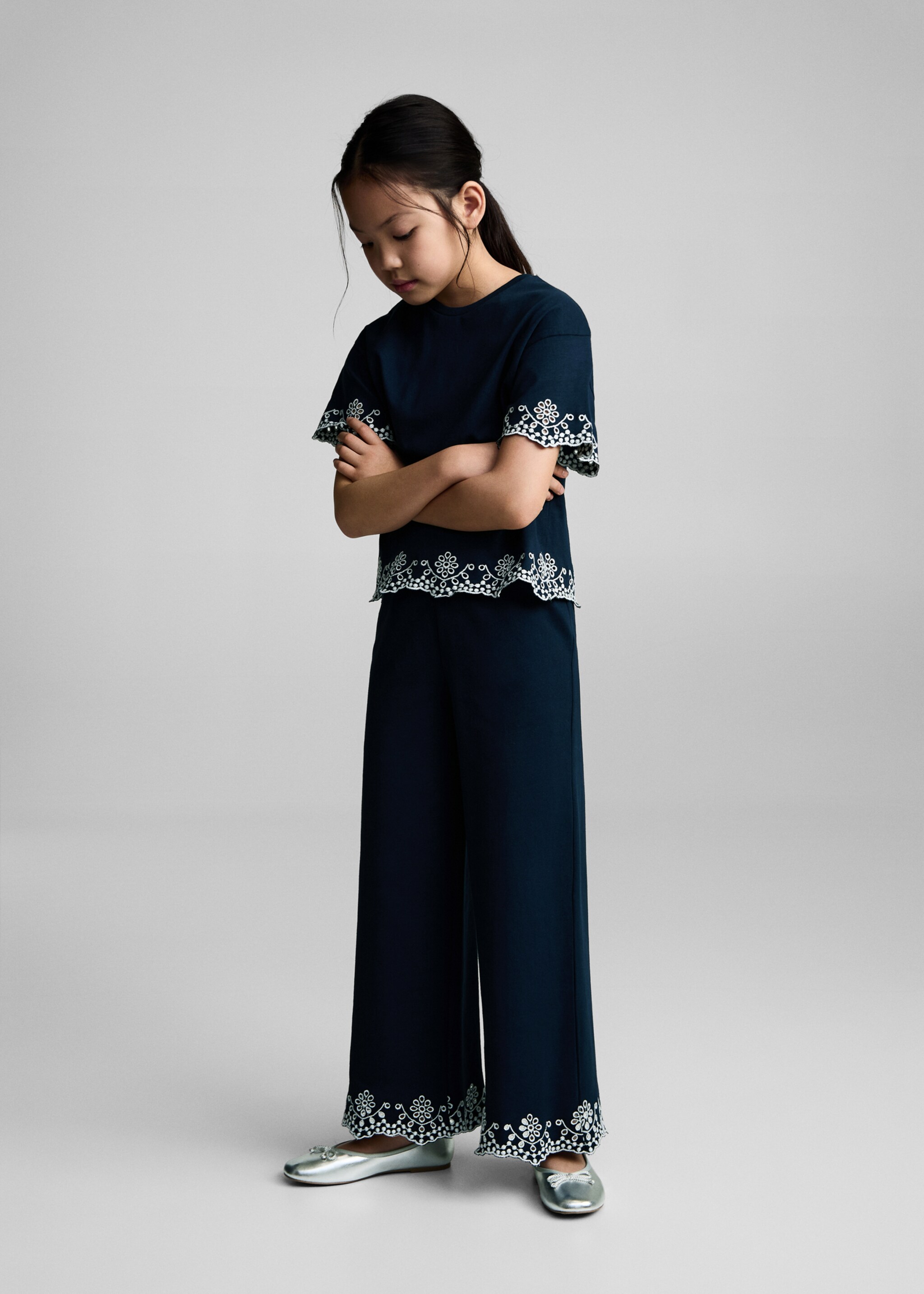 T-shirt détails brodés - Plan général, Bleu marine foncé. Ref: 87045960-00.