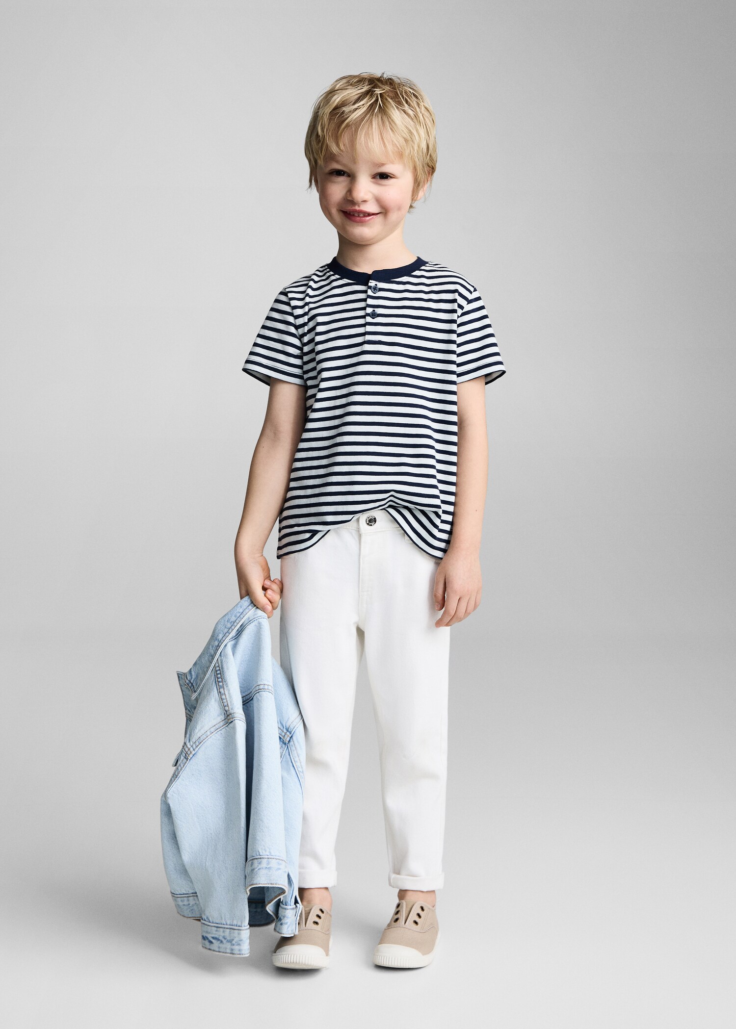 Buttoned striped T-shirt - General plane