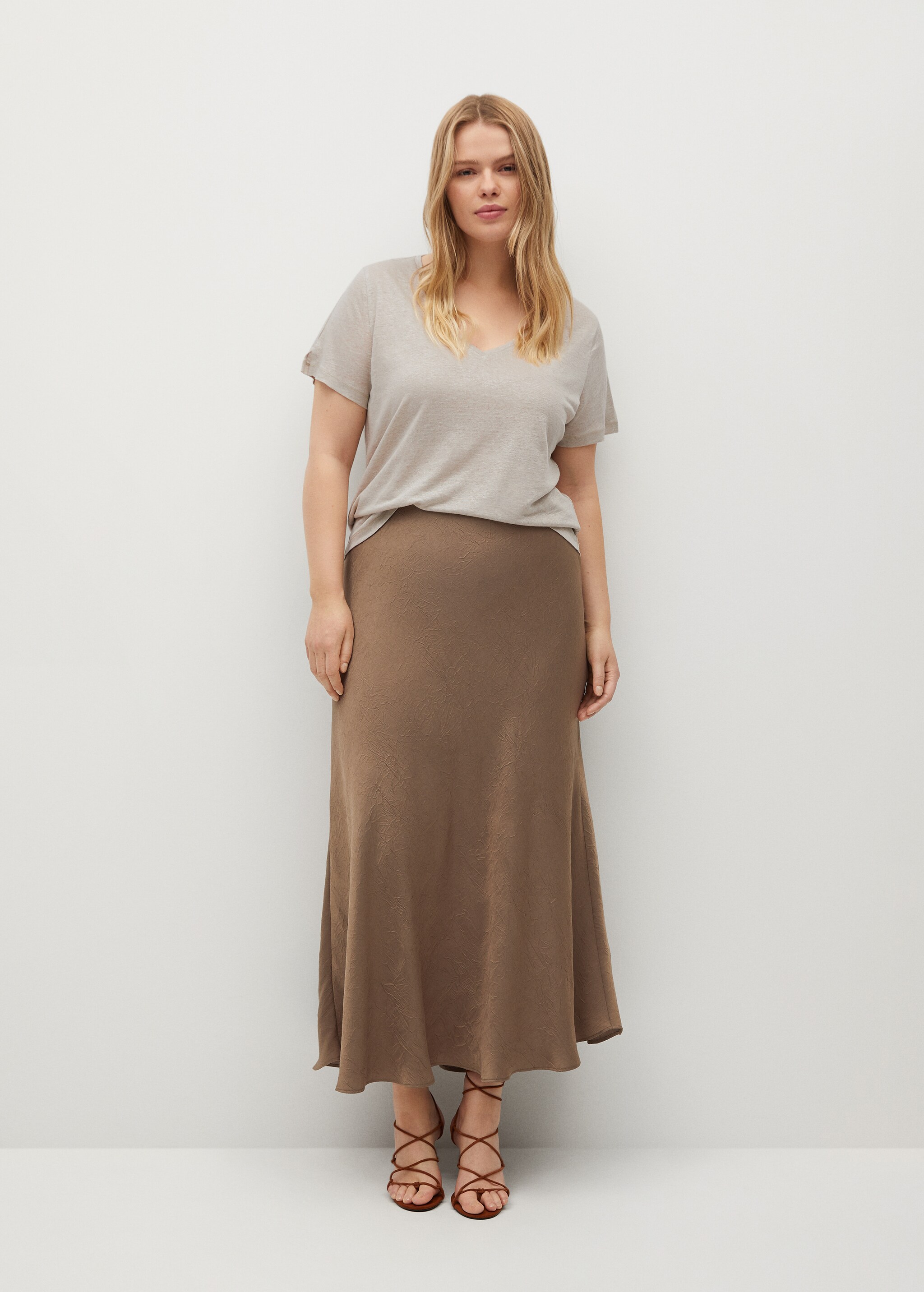 V-neck linen t-shirt - General plane