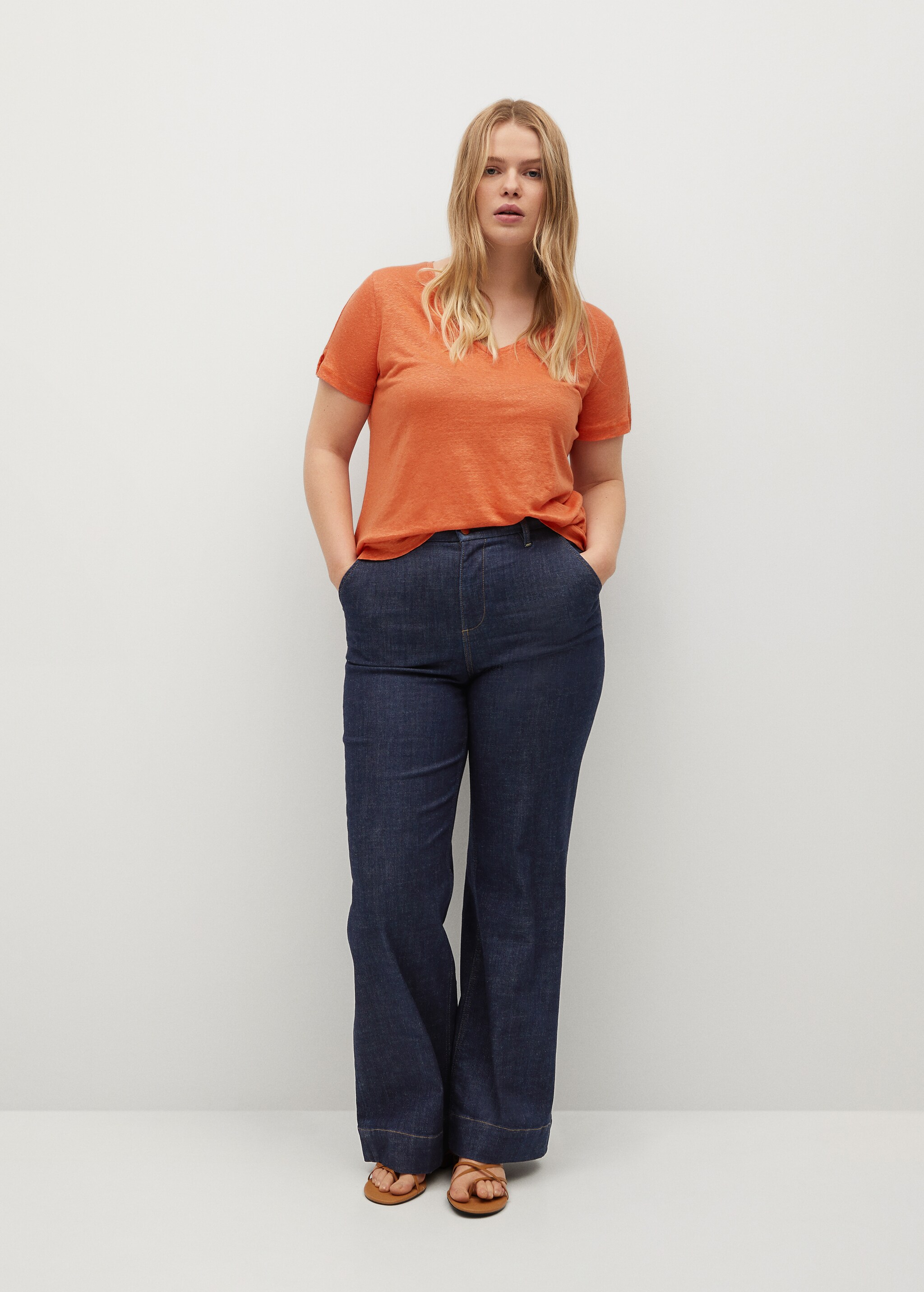 V-neck linen t-shirt - General plane