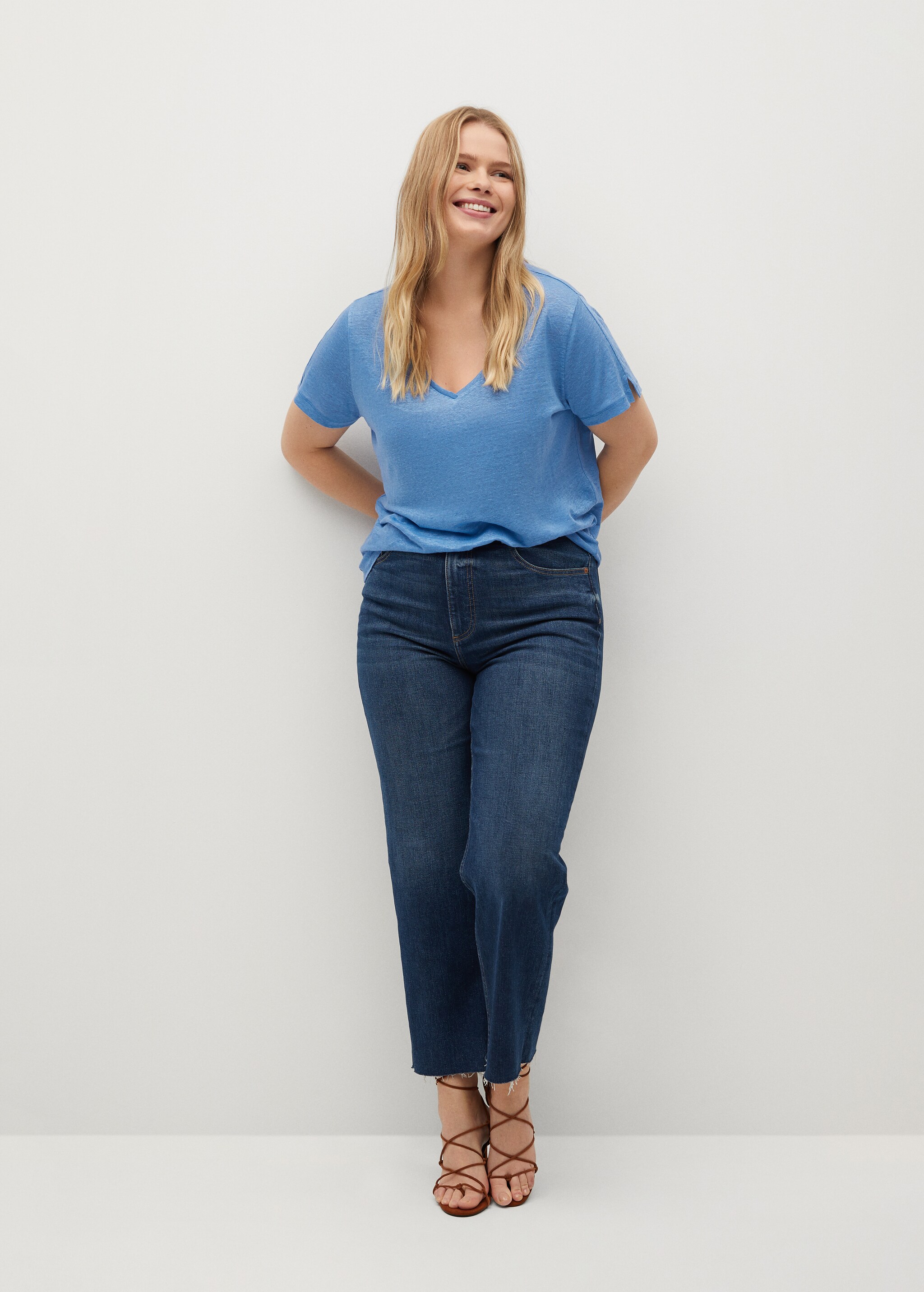 V-neck linen t-shirt - General plane