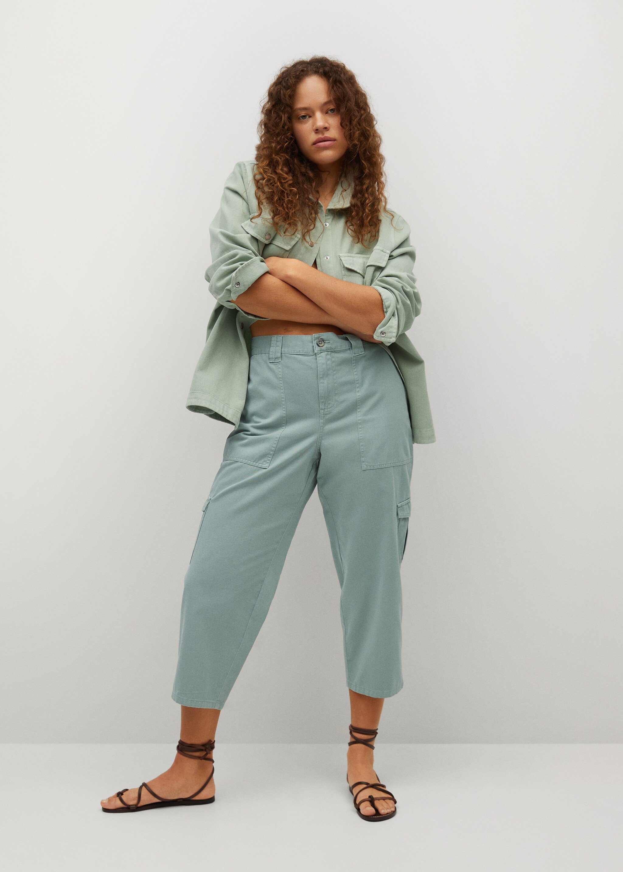 Jeans cargo crop - Plano general