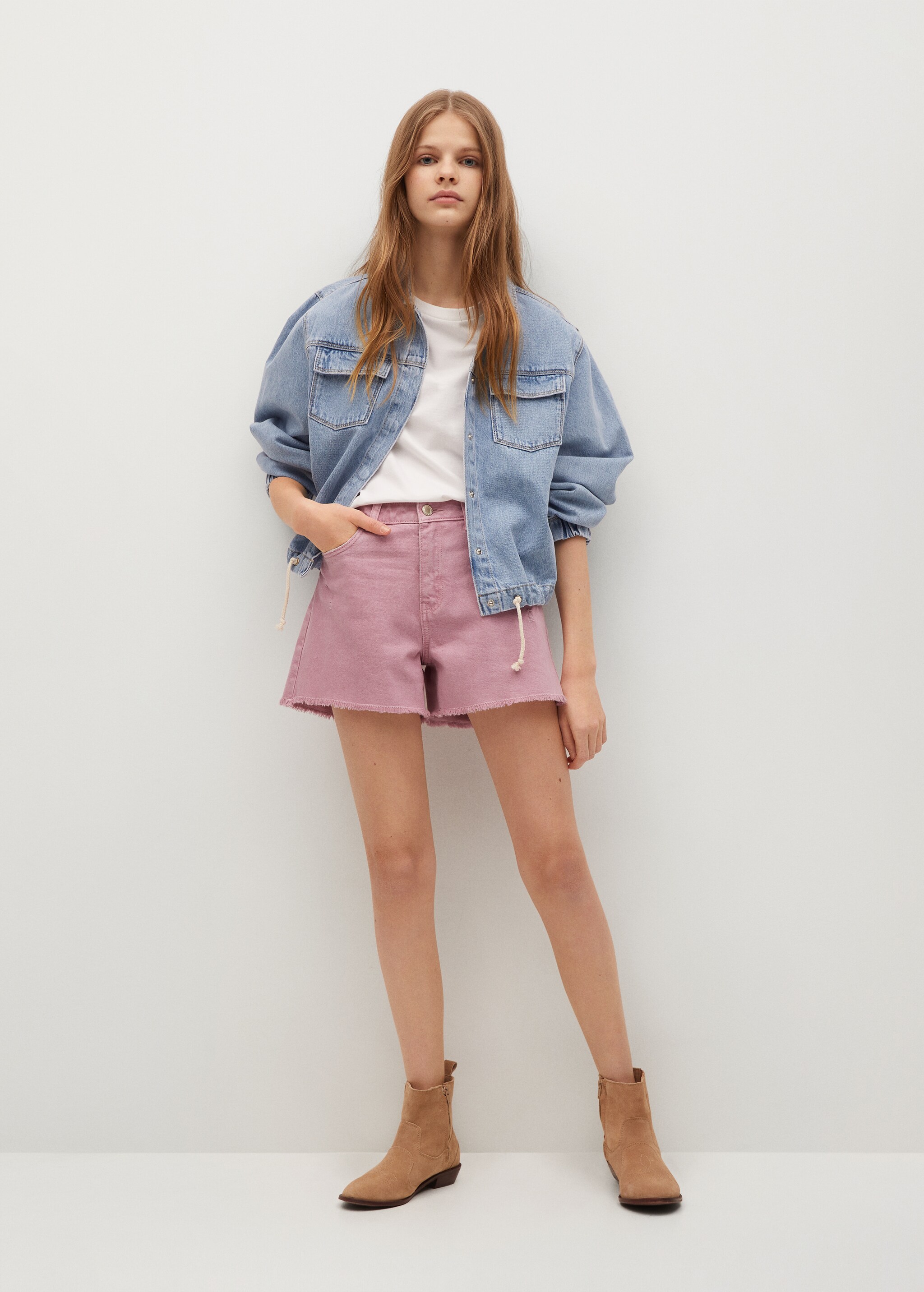 Short denim bajo deshilachado - Plano general