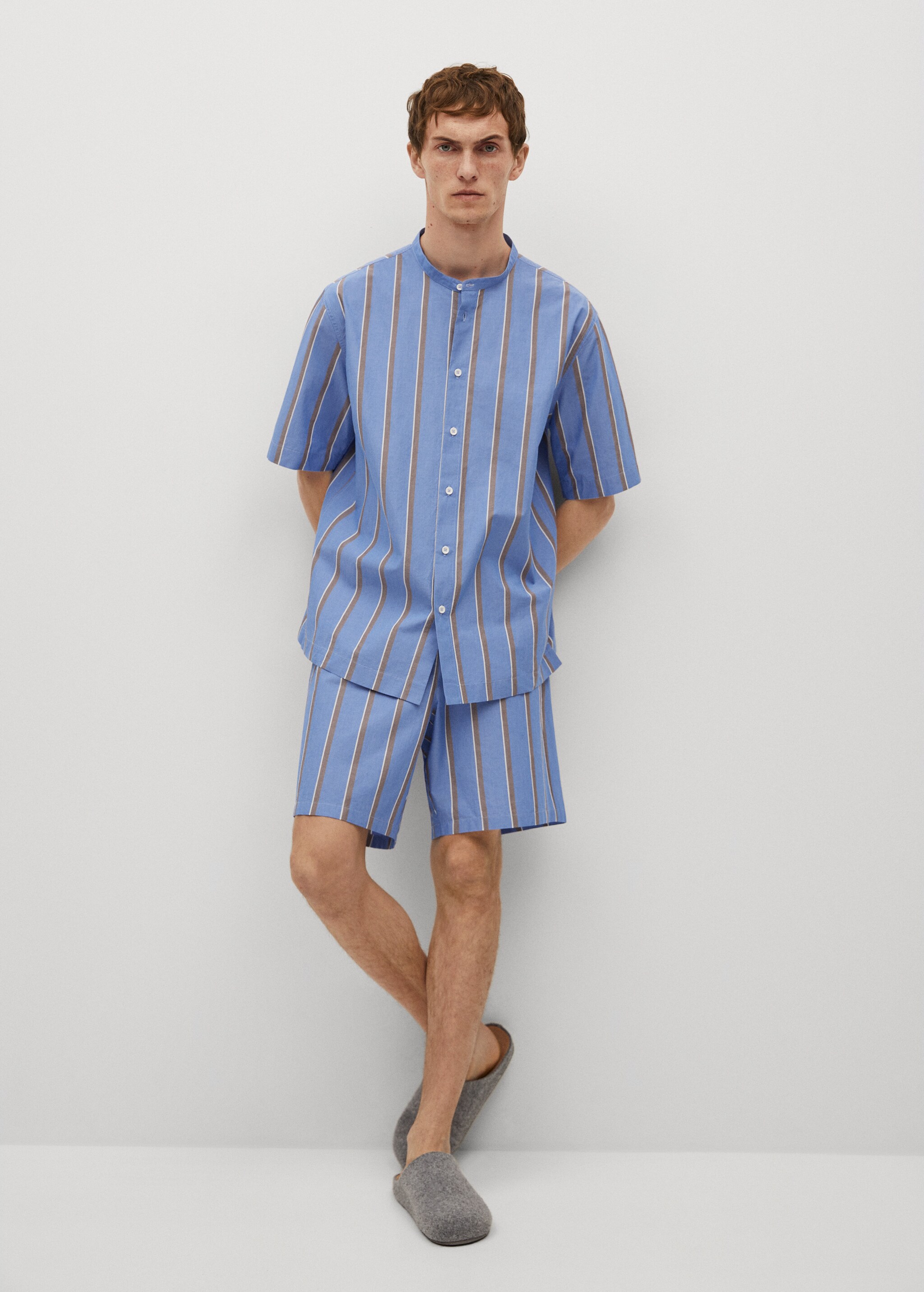 Camisa pijama rayas - Plano general