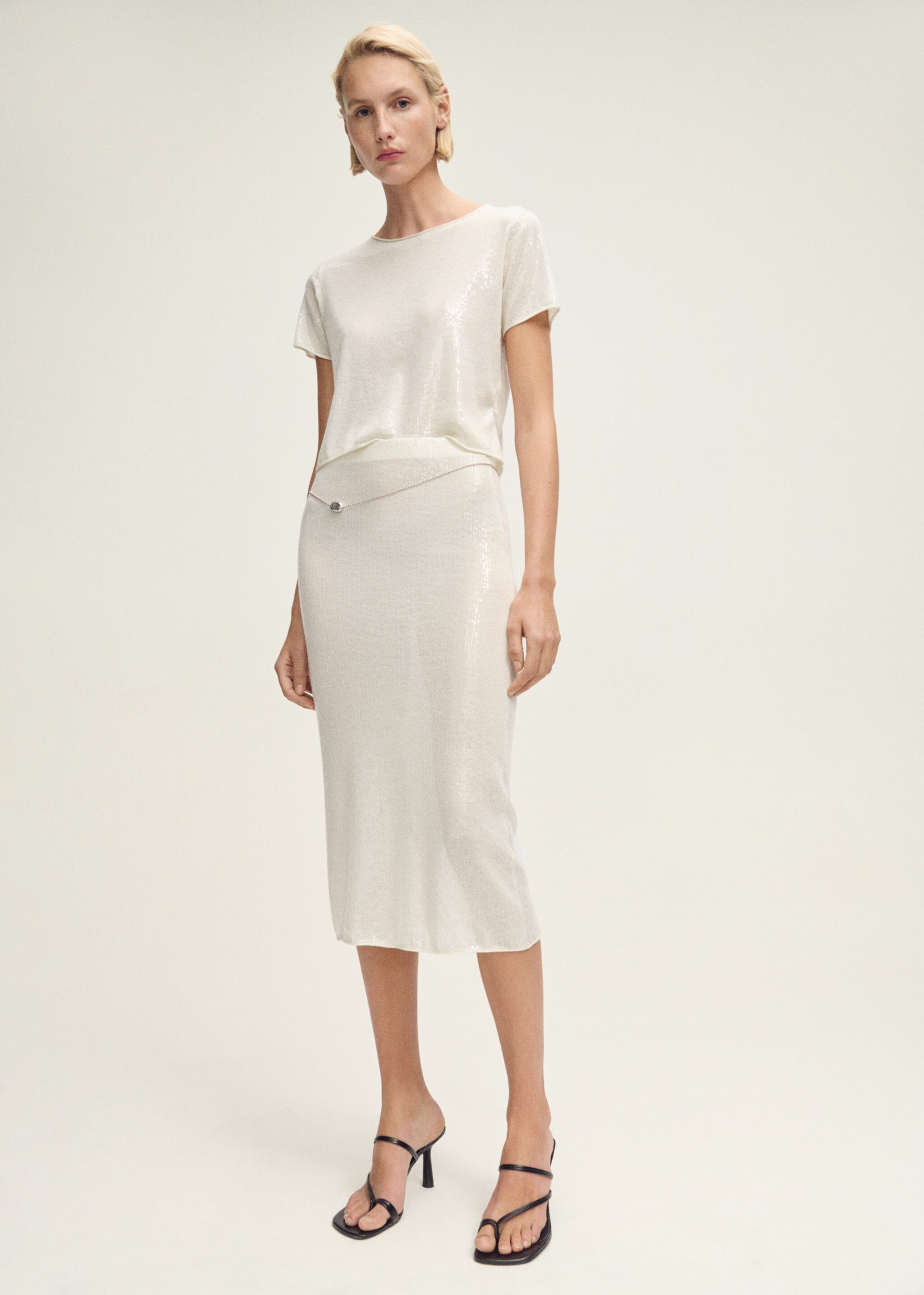 Kortärmad stickad paljettröja - Allmän bild, Vanilj. Ref: 87047190-00.