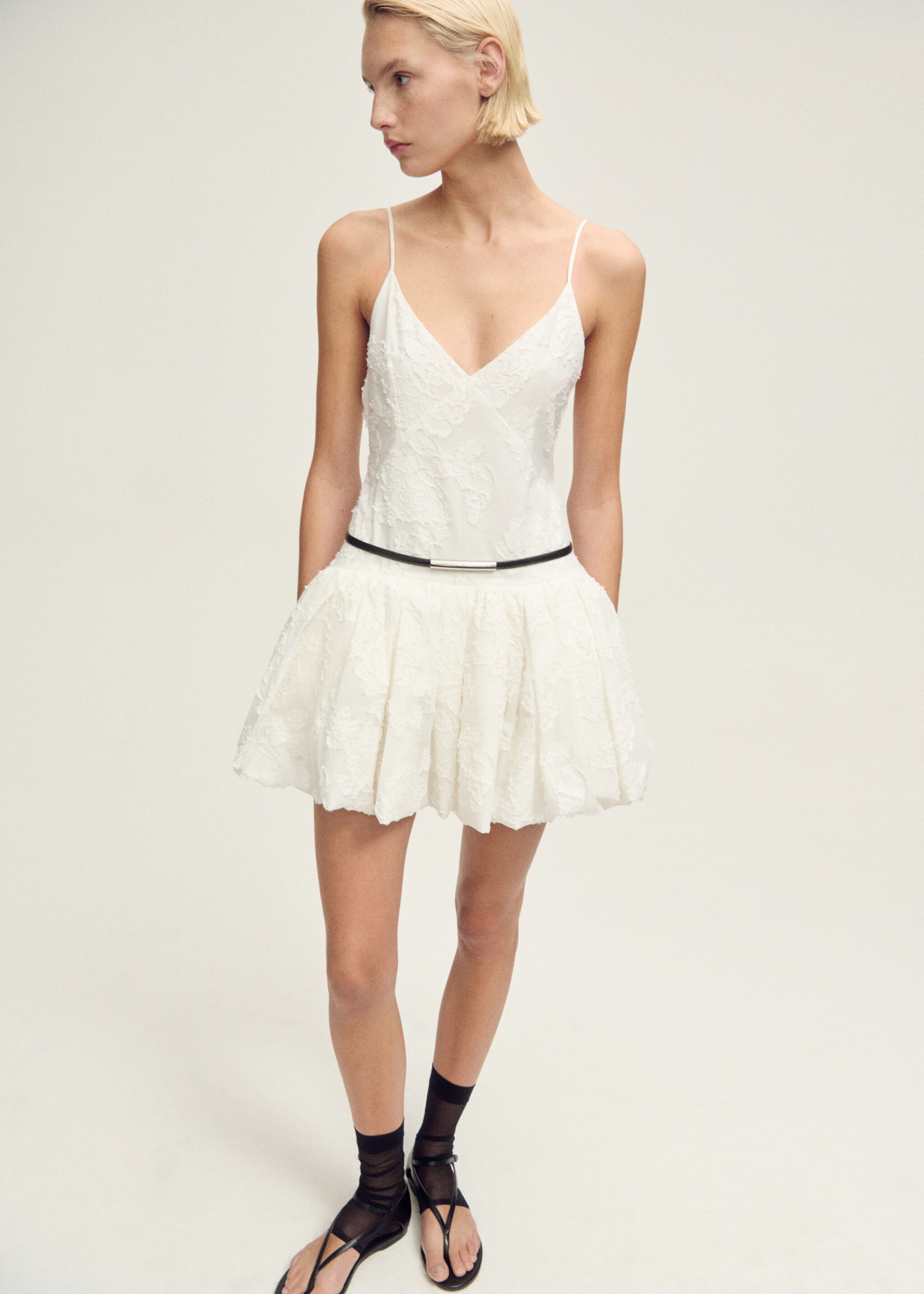 Schmaler Ledergürtel mit Metallteil - Allgemeine Ansicht, Schwarz. Ref: 87047711-00.