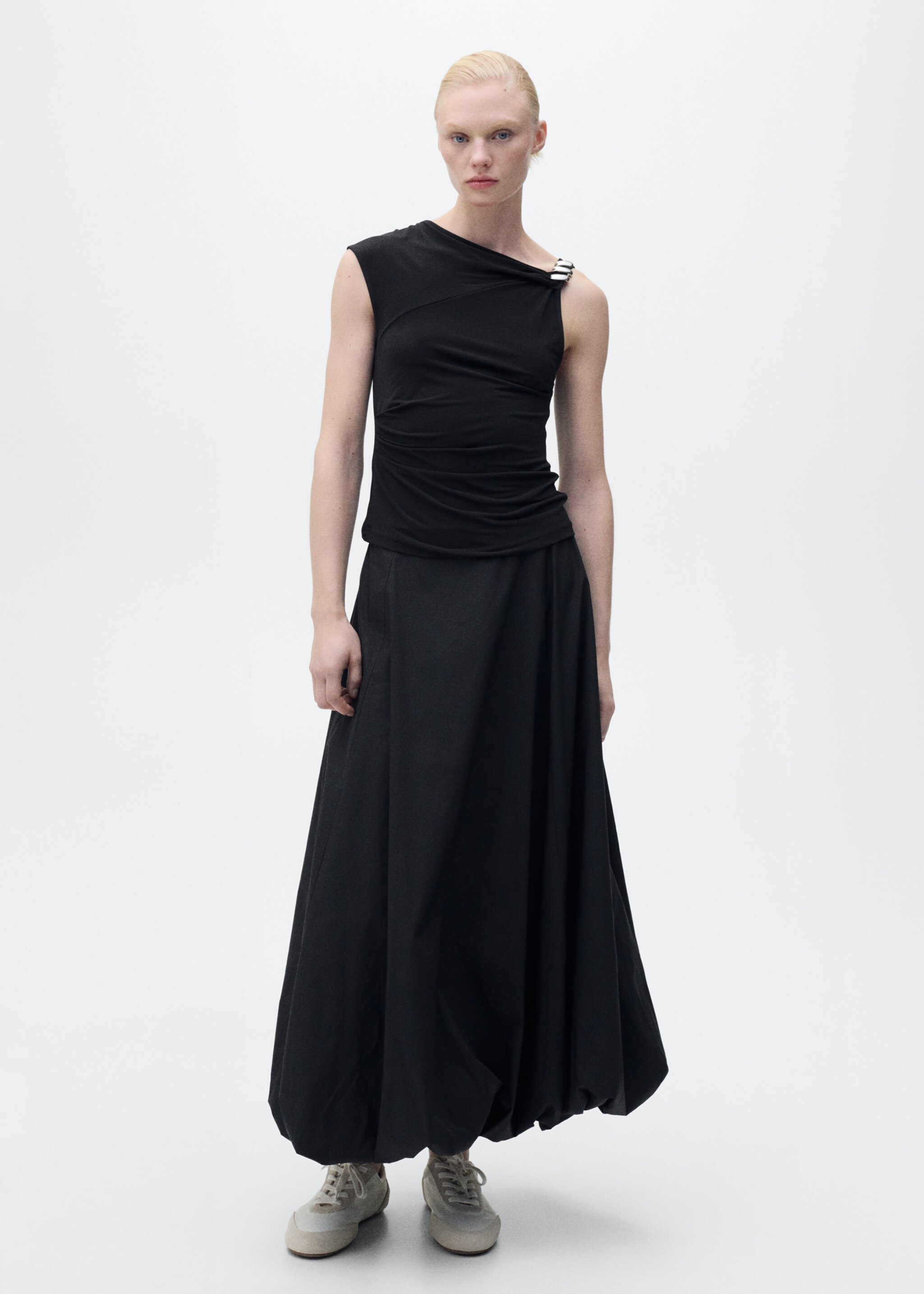 Top asimètric aplic metàl·lic - Pla general, Negre. Ref: 87047716-00.