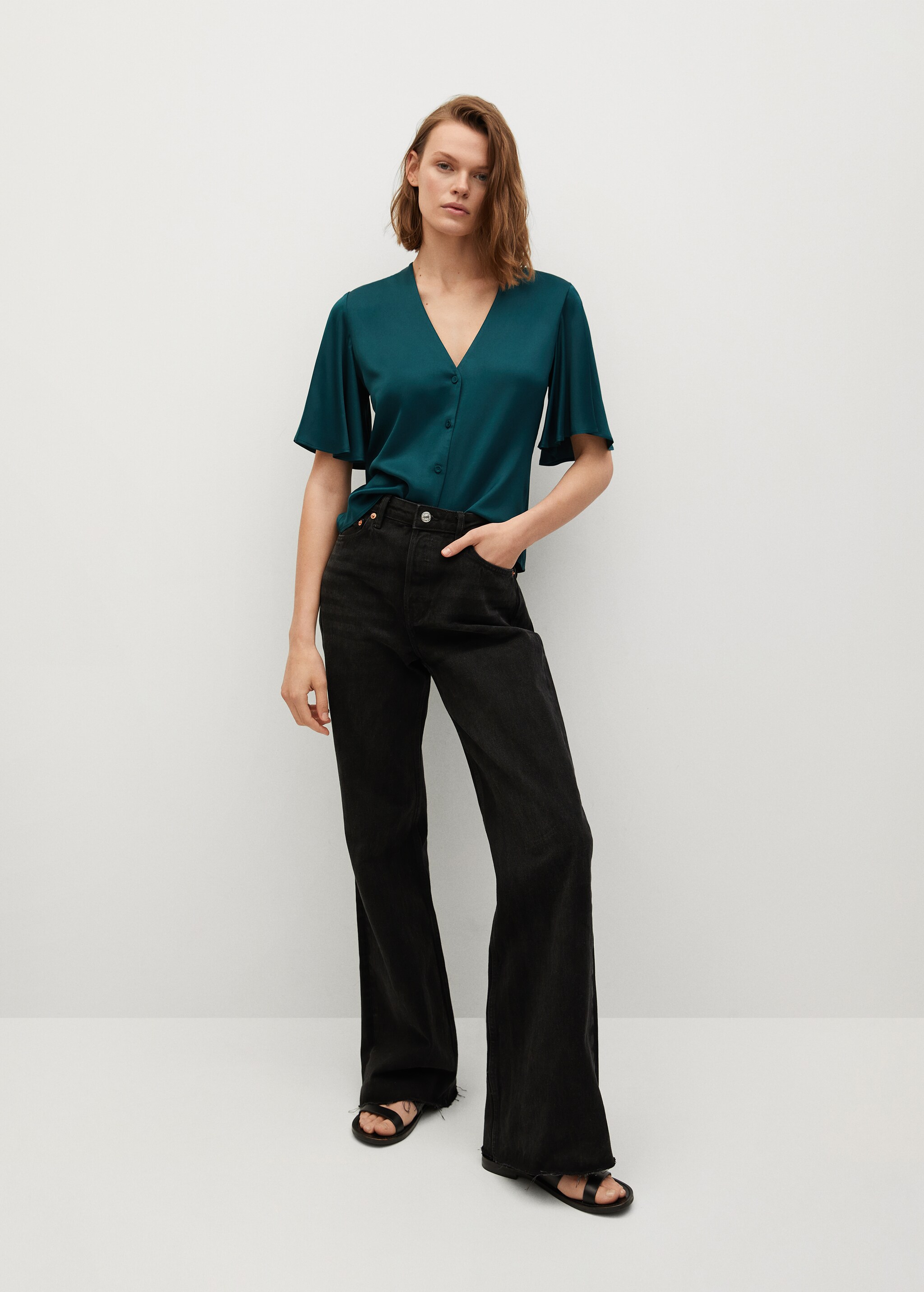 Blusa fluida satinada - Plano general