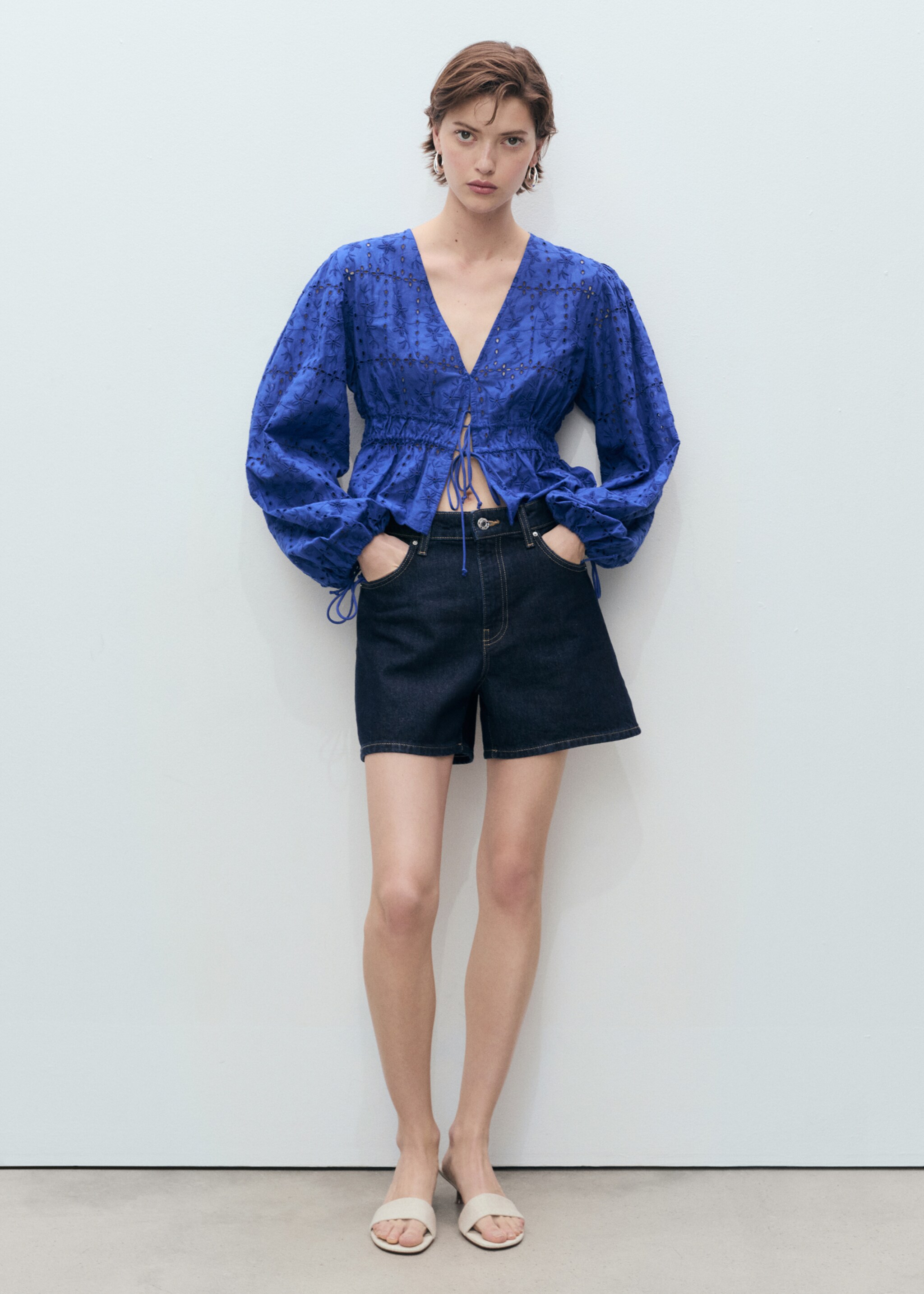 Blouse broderie anglaise à nœuds - Plan général, Bleu. Ref: 87048649-00.