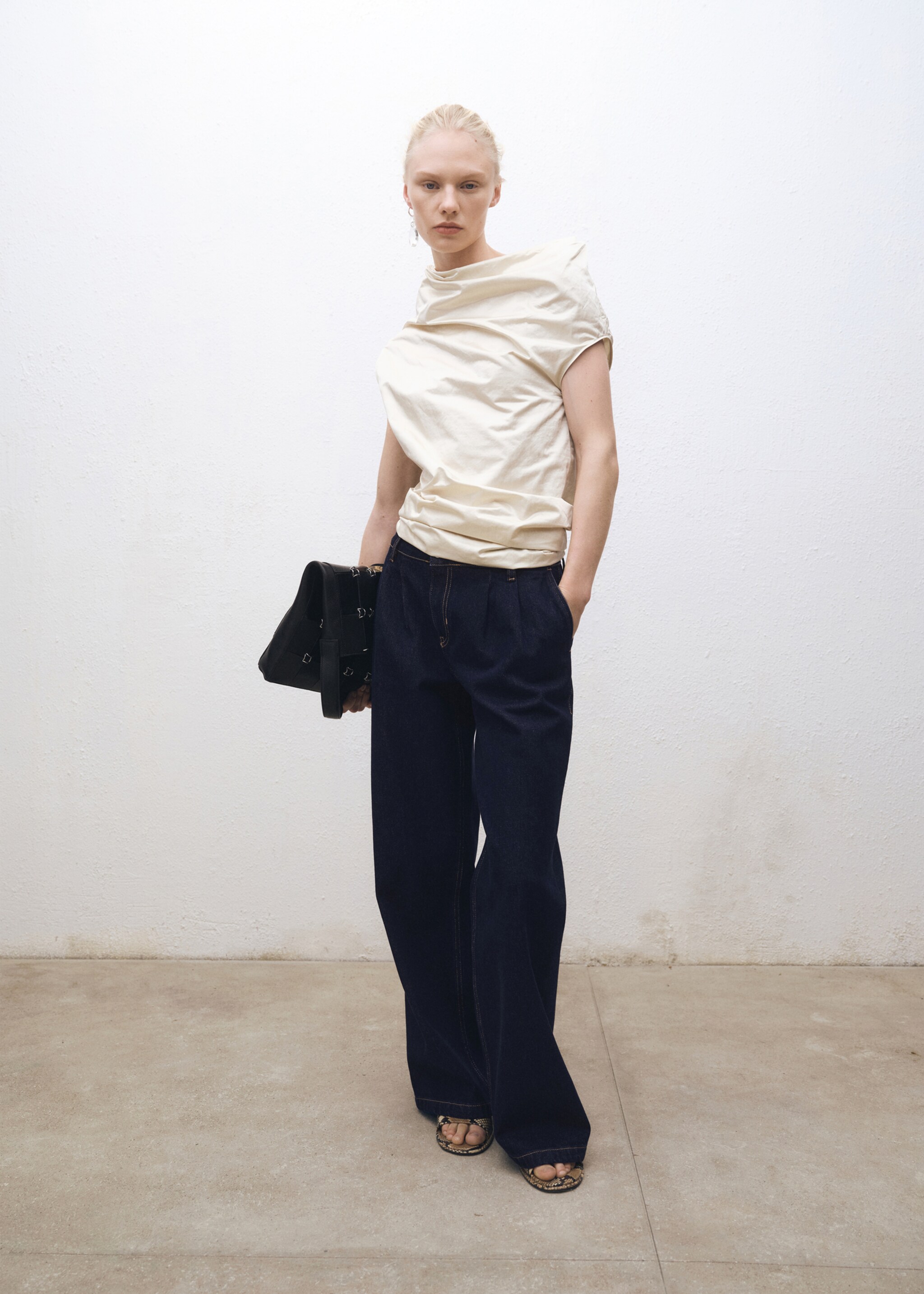 Rinse-wash wide leg jeans with pleats - General plane, Open Blue. Ref: 87050447-00.