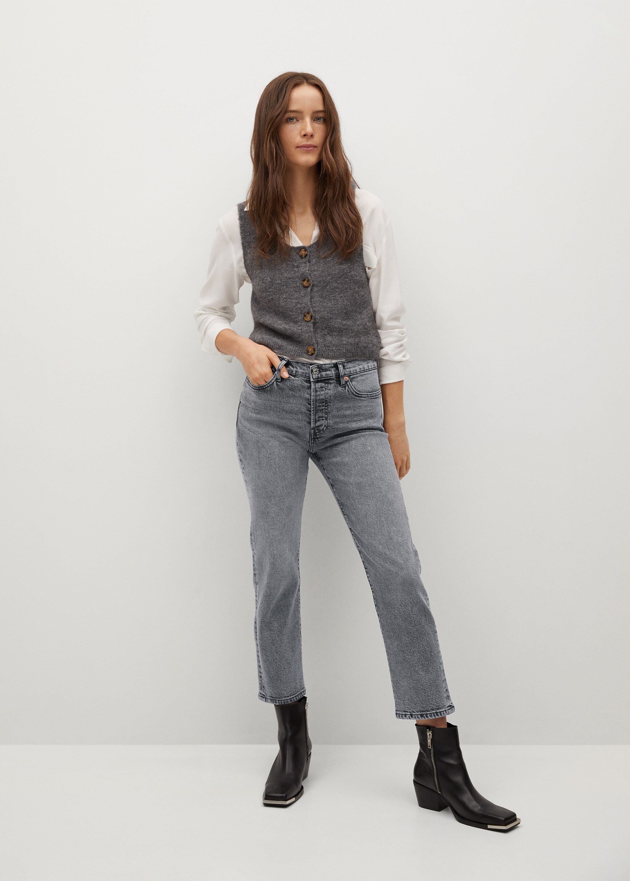 Ankle-length straight-fit jeans - General plane