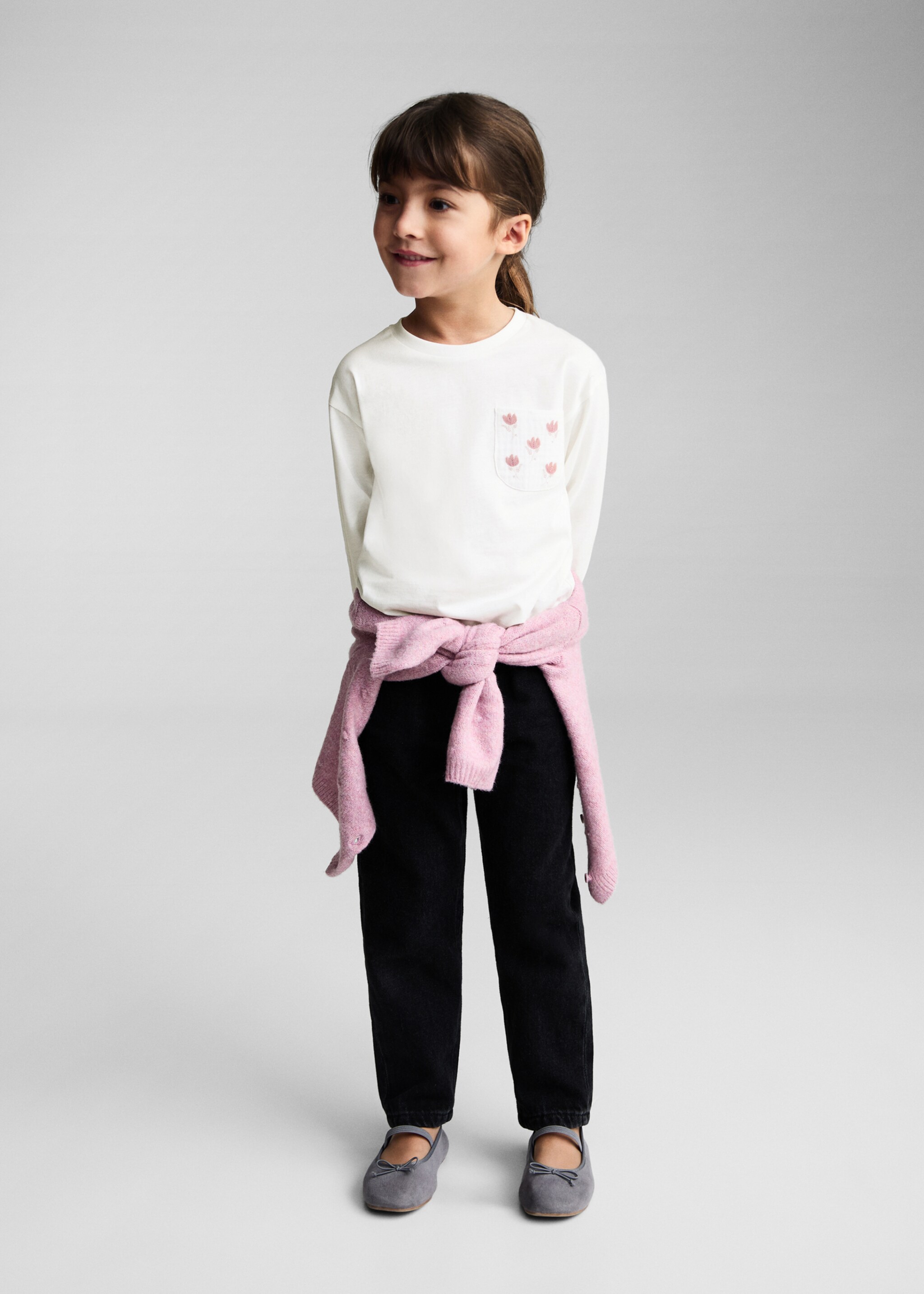 Tričko s kapsou potištěnou květy - Celkový náhled, Šedobílá. Ref: 87050613-00.