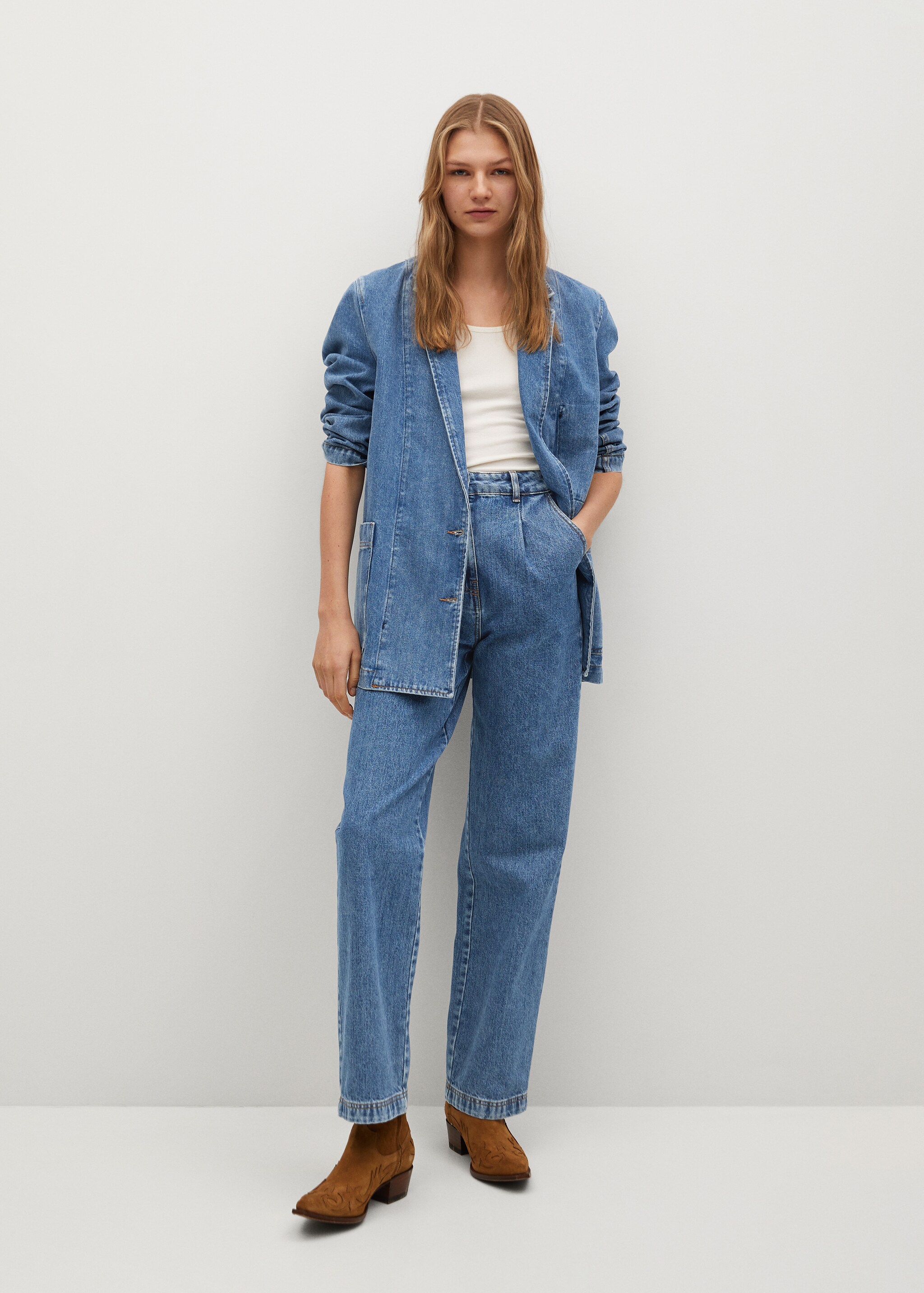 Jeans pinzas tiro alto - Plano general