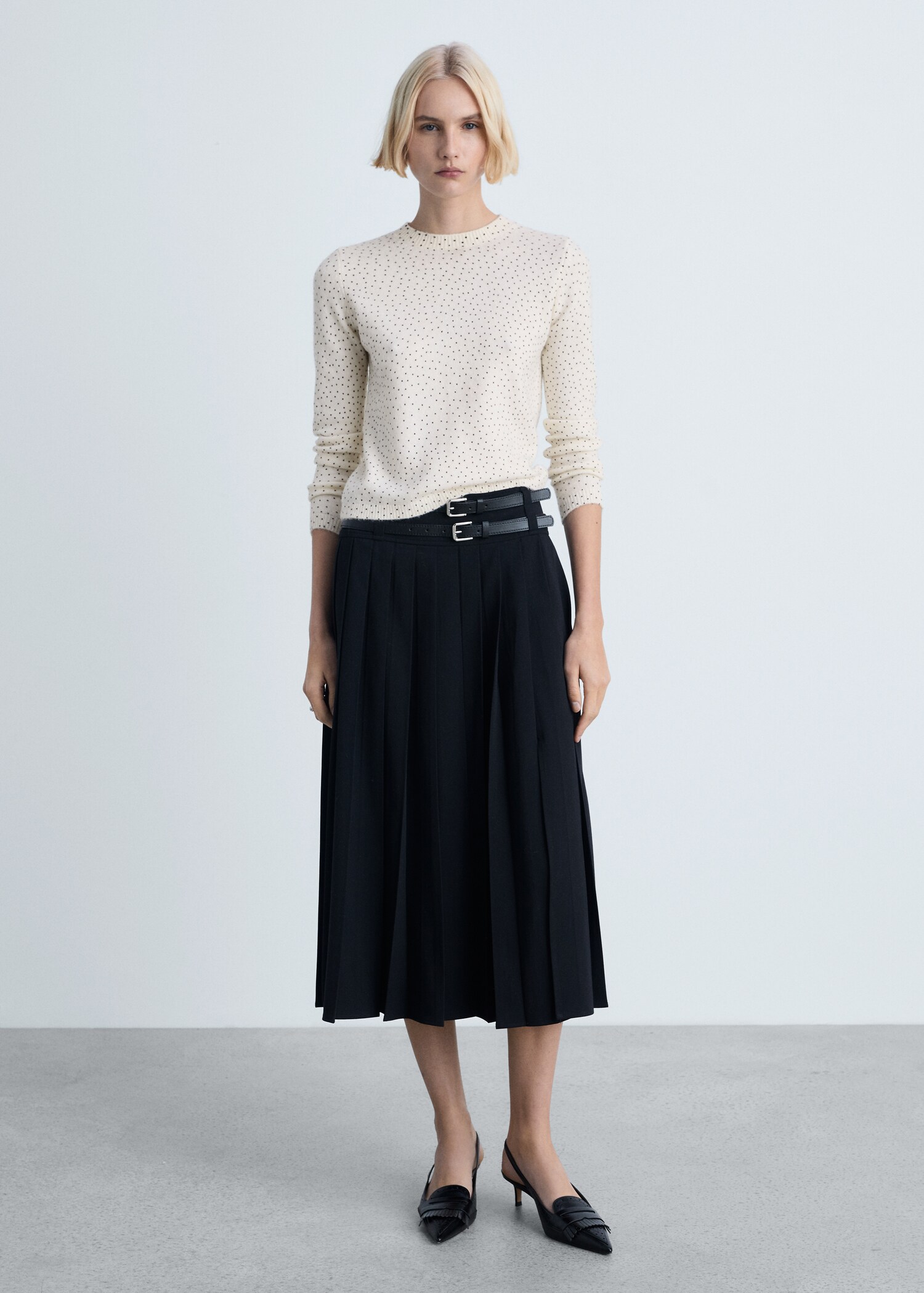 Polka-dot knitted sweater - General plane