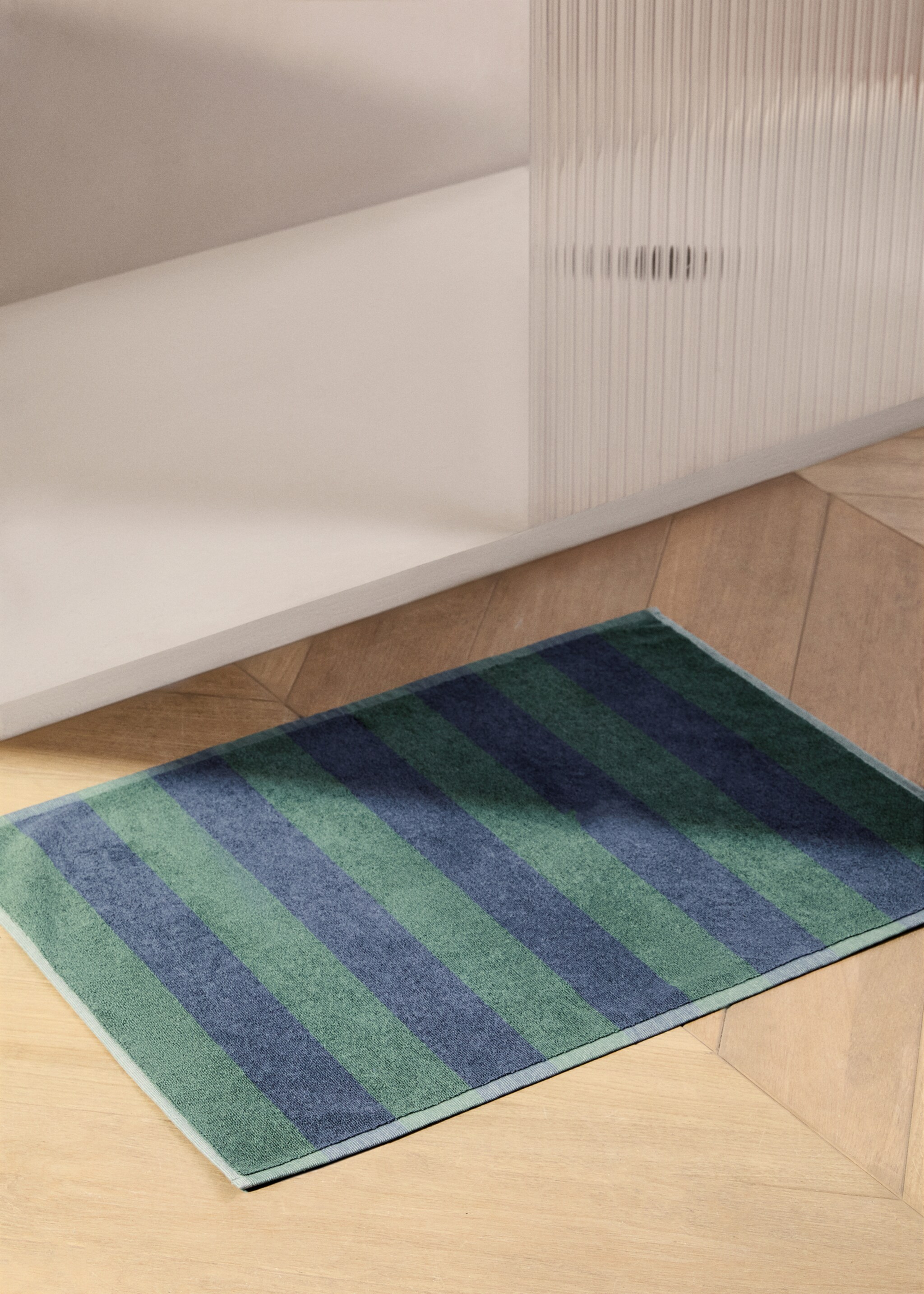 Tapis de bain rayures bicolores - Plan général, Bleu. Ref: 87053295-00.