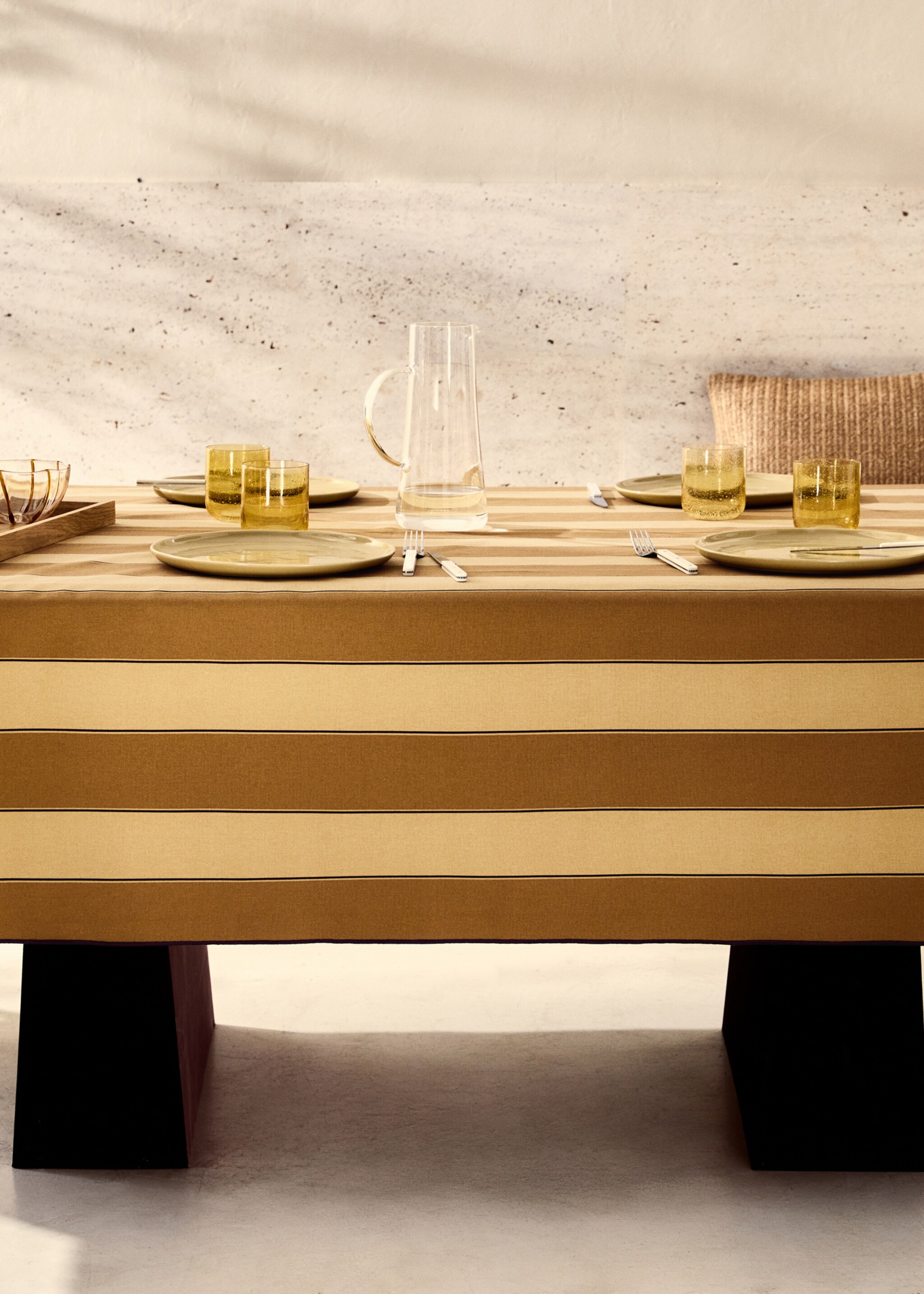 Cotton tablecloth with resin stripe for 6 to 8 diners - General plane, Mustard. Ref: 87053299-00.