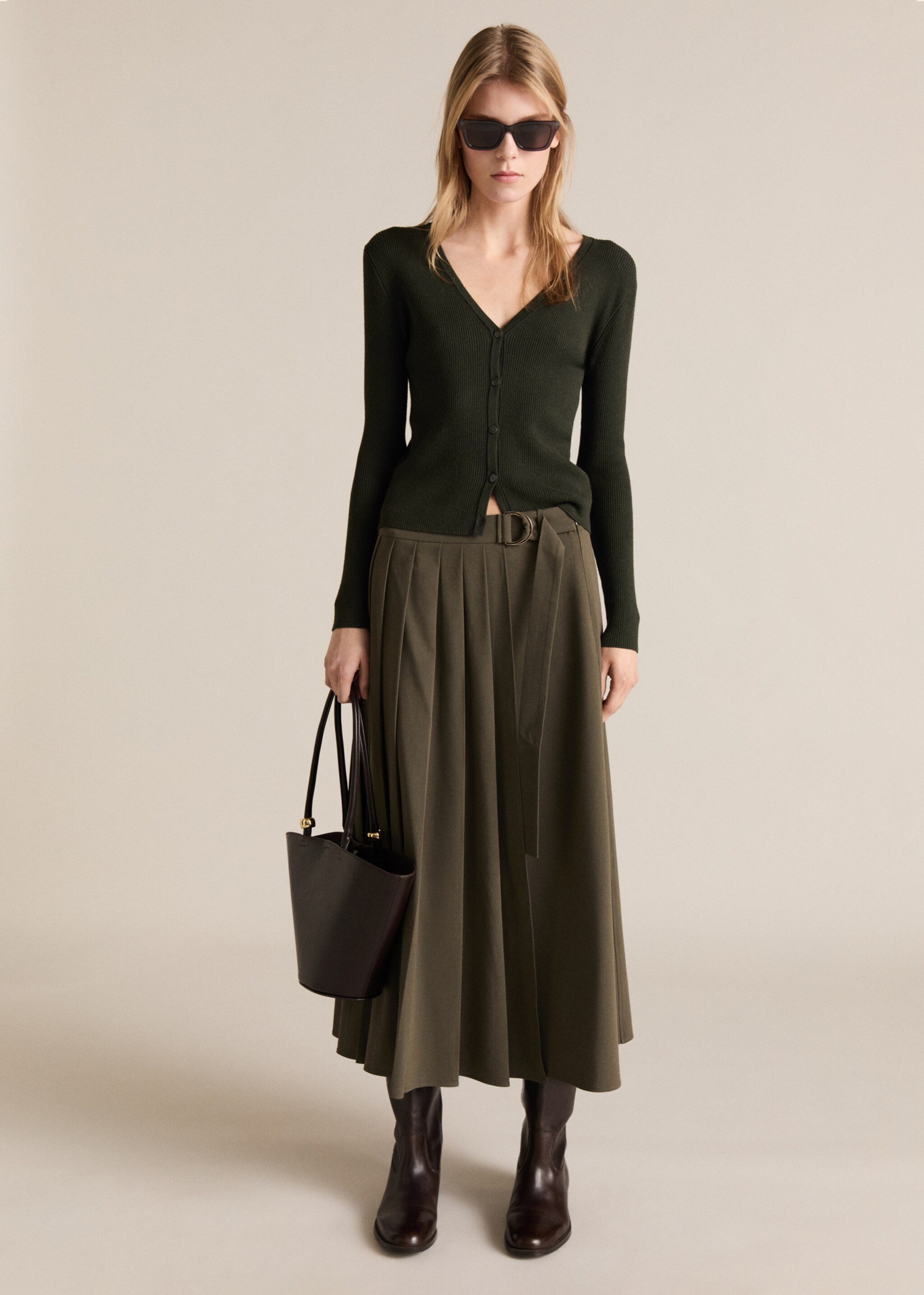 Úpletový kardigan s výstřihem do V - Celkový náhled, Khaki. Ref: 87054074-00.