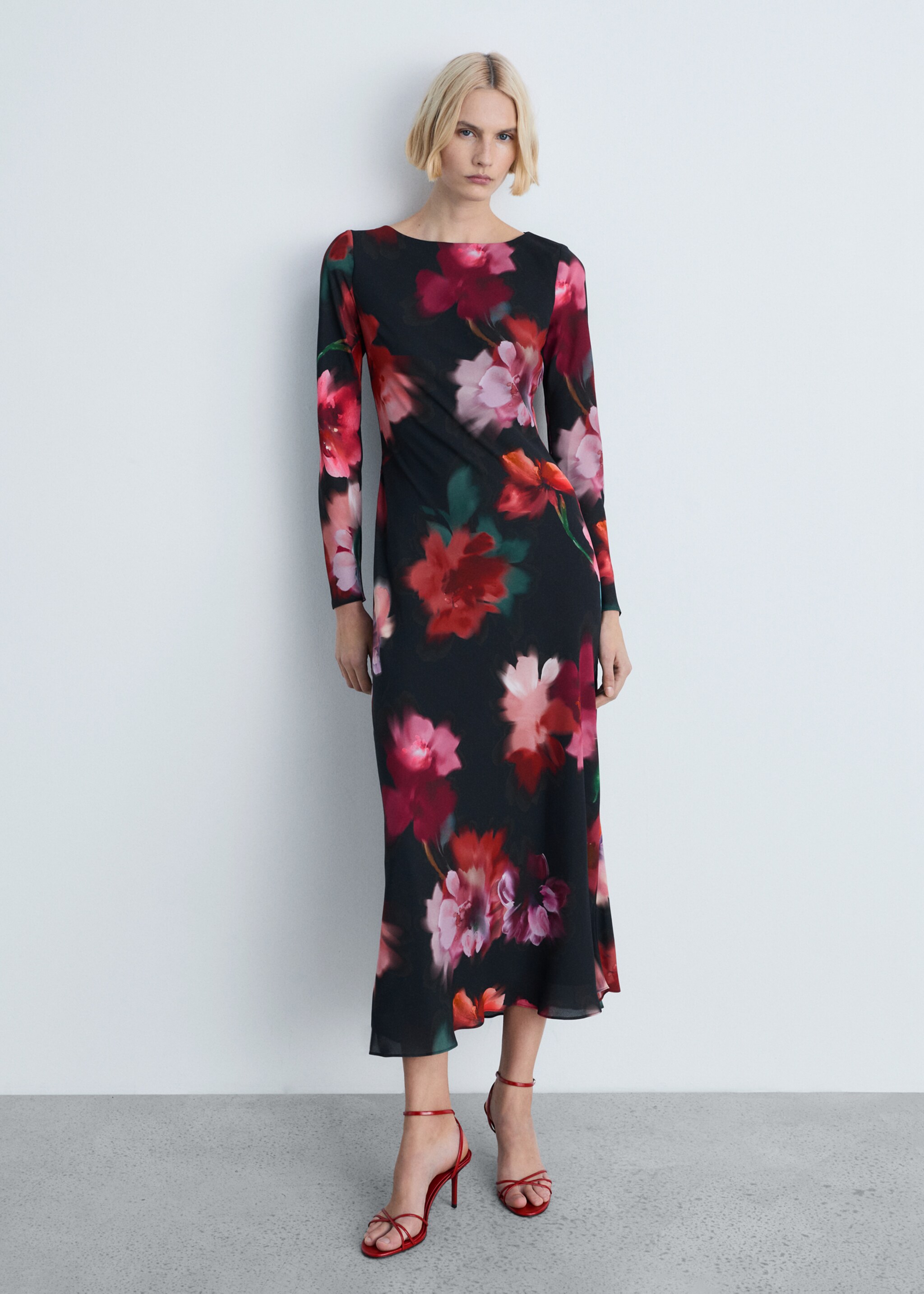 Vestido midi estampado floral - Plano general, Negro. Ref: 87054094-00.