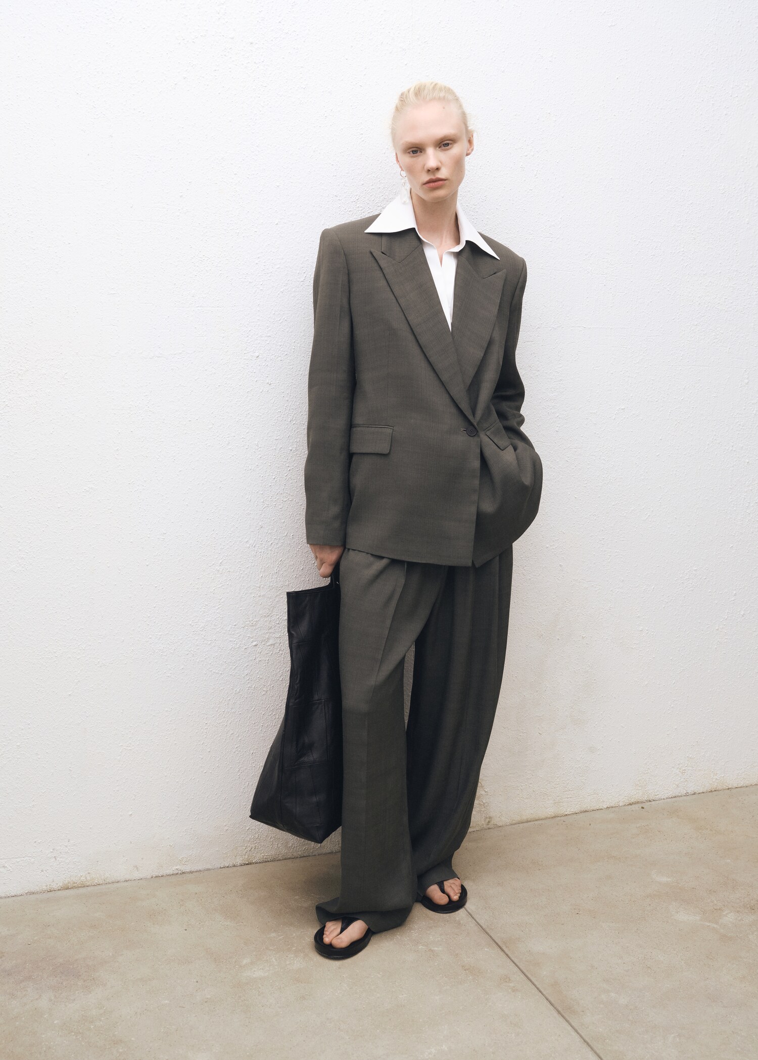 Oversized double-breasted suit jacket - General plane