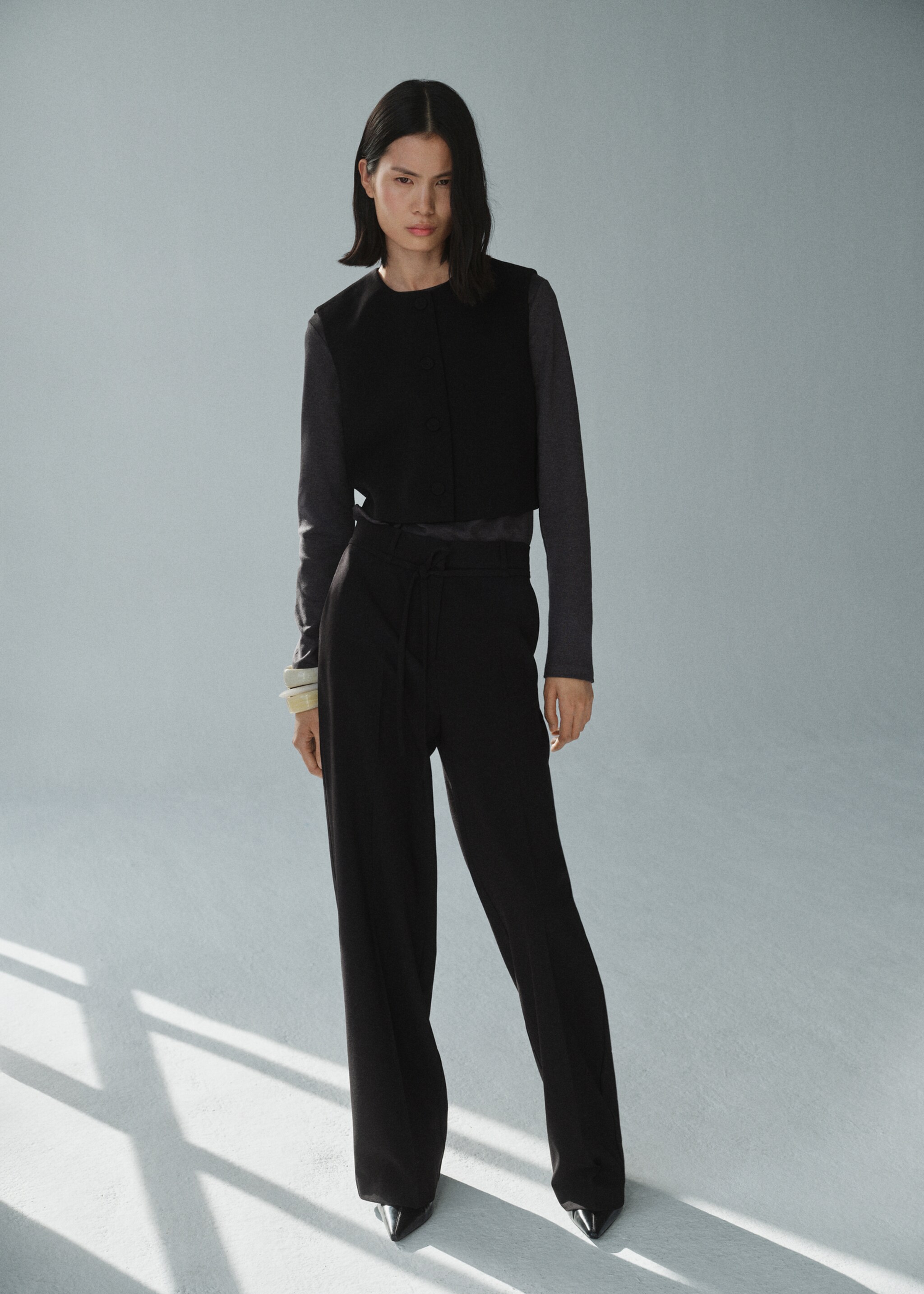 Suit waistcoat with buttons - General plane, Black. Ref: 87054802-00.