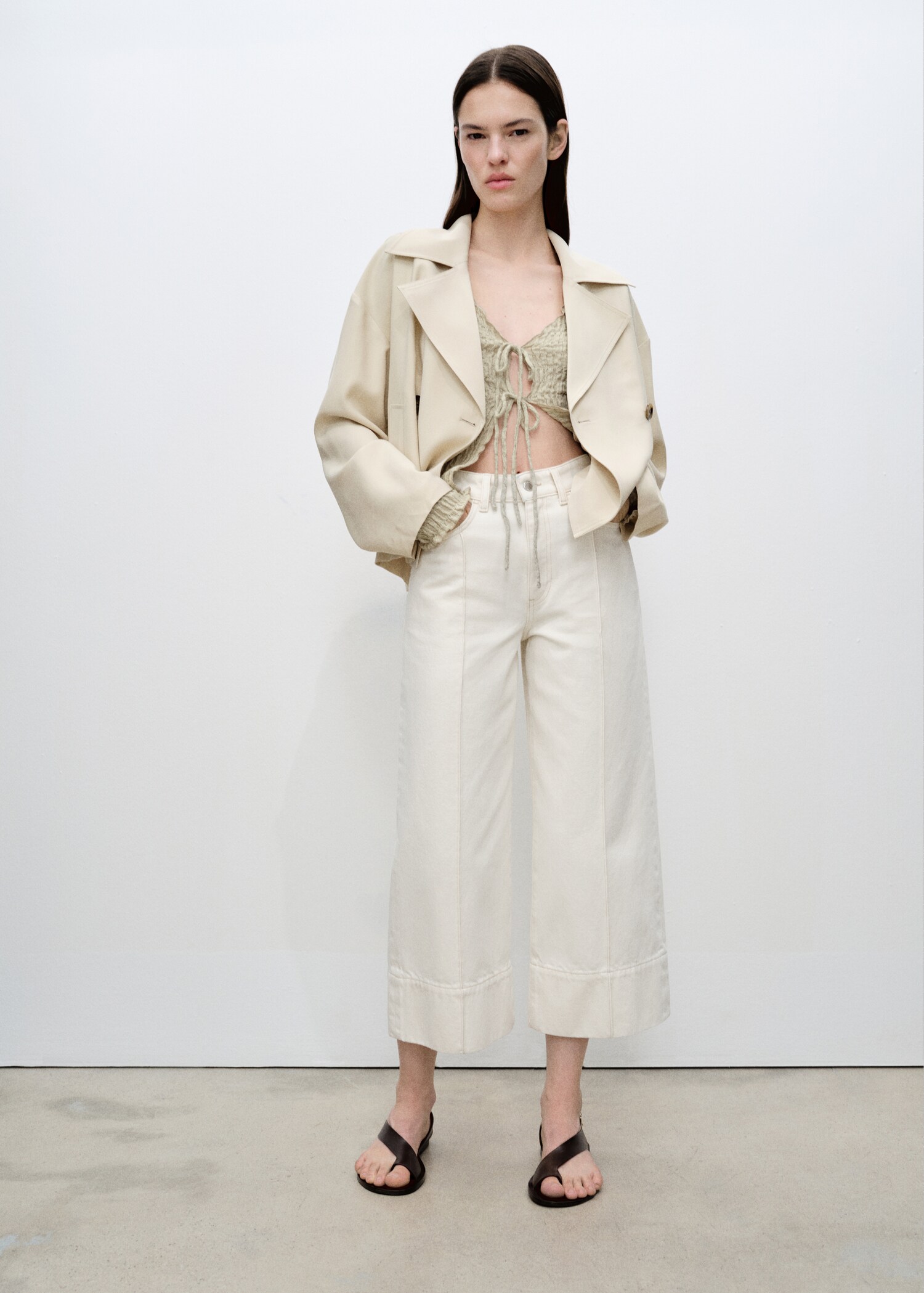 Wide leg cropped jeans with seam detail - General plane