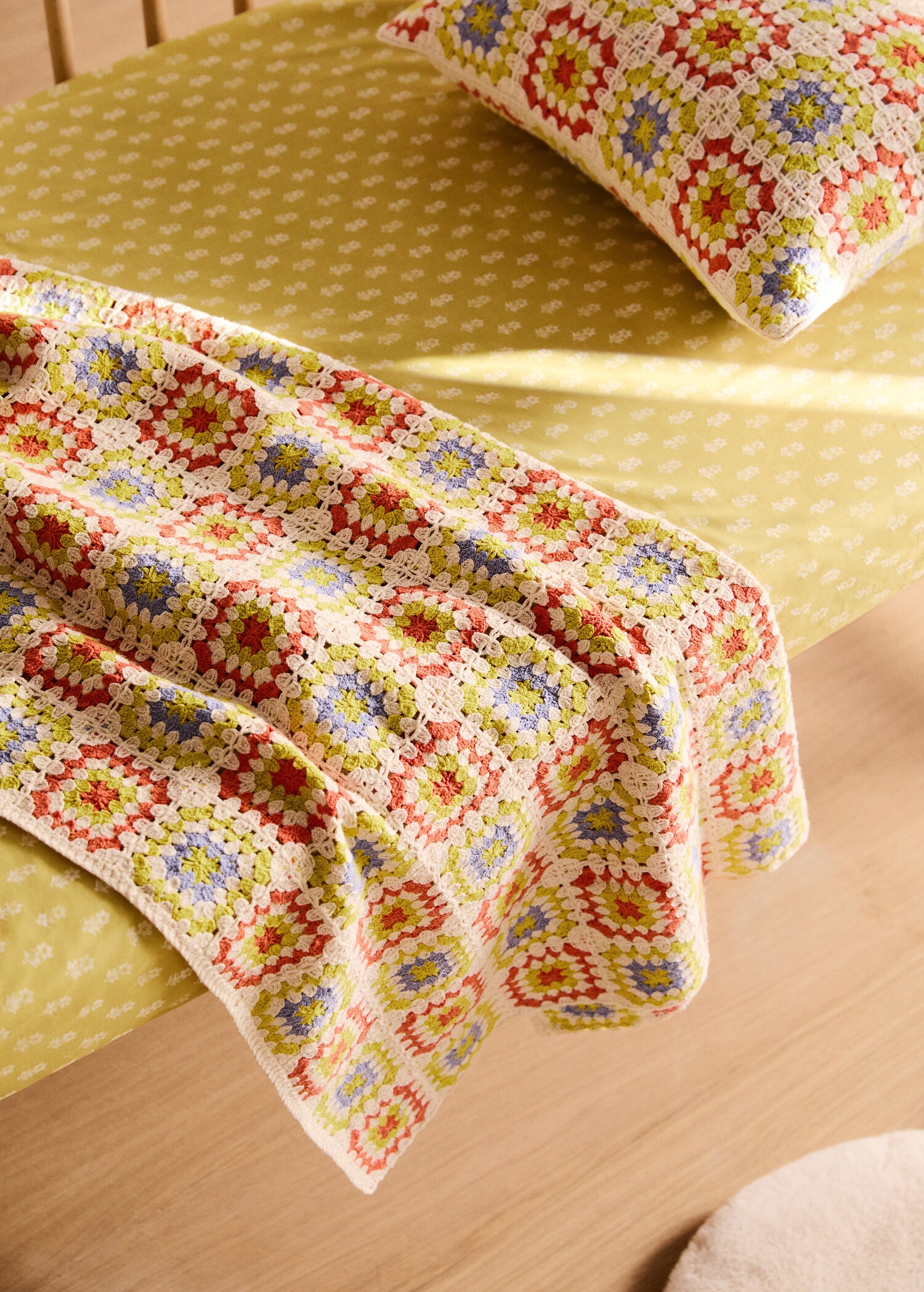 Children's multi-coloured crochet blanket - General plane