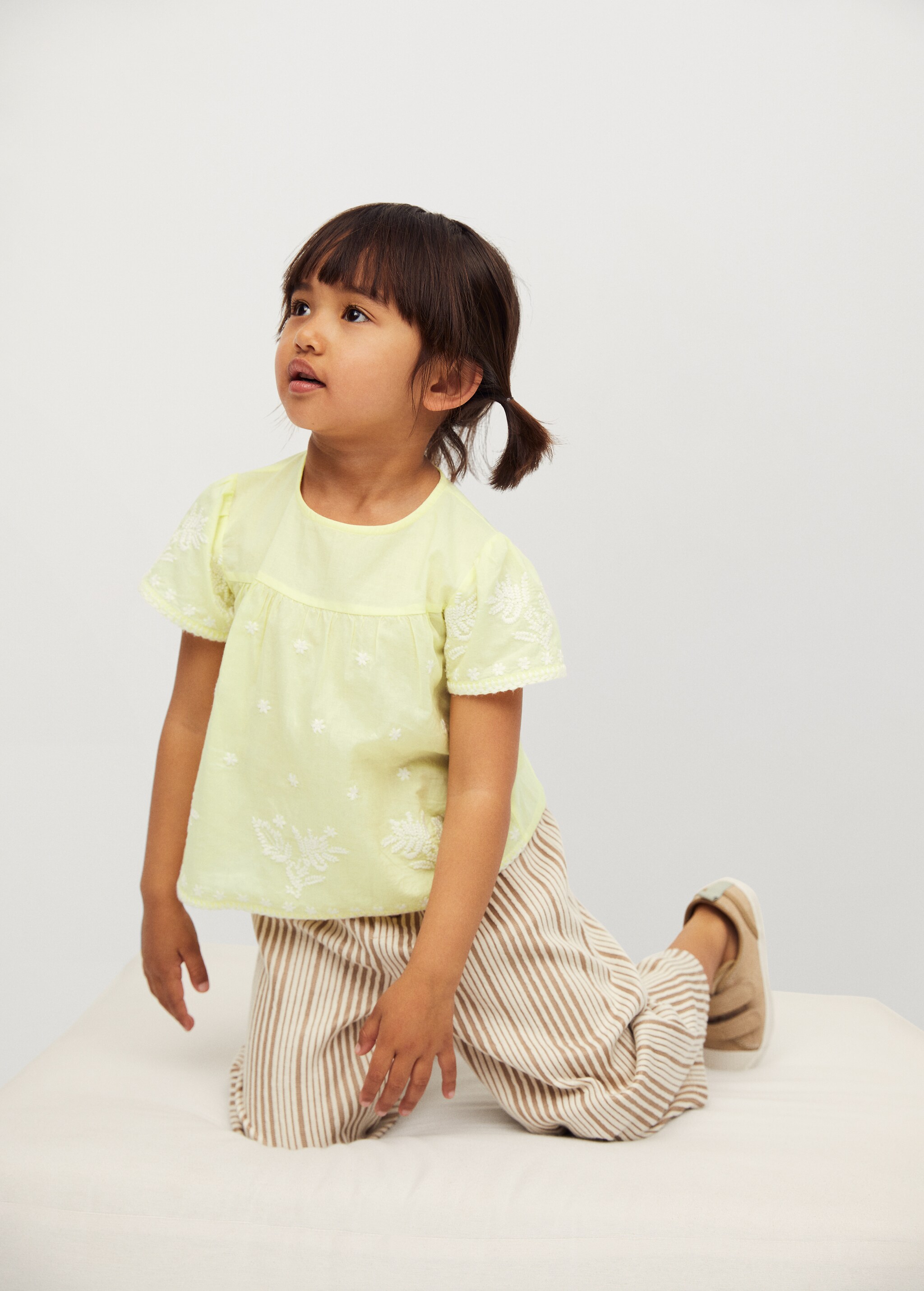 Cotton embroidered blouse - General plane