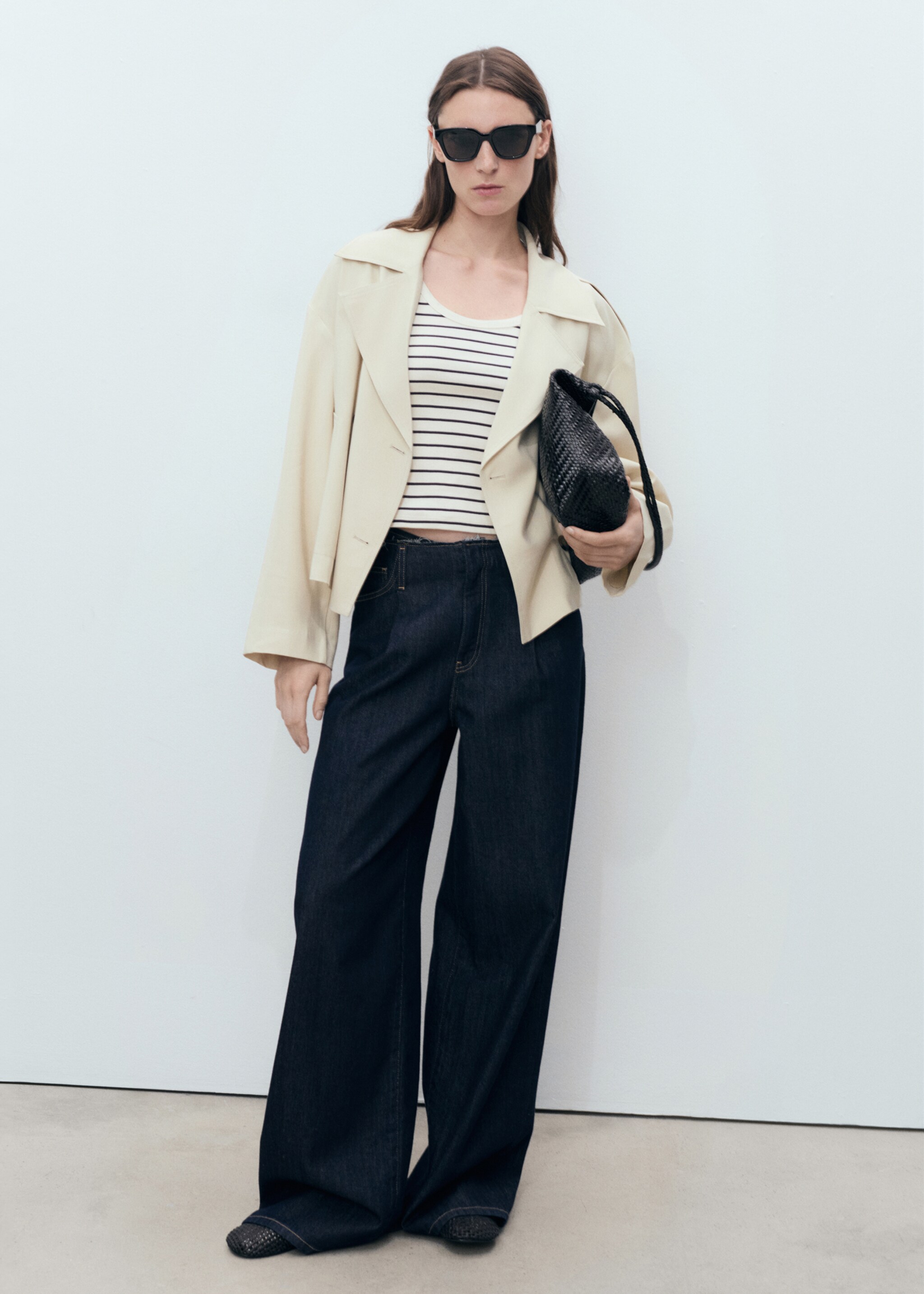 T-shirt en coton rayé à décolleté plongeant - Plan général, Blanc cassé. Ref: 87059212-00.