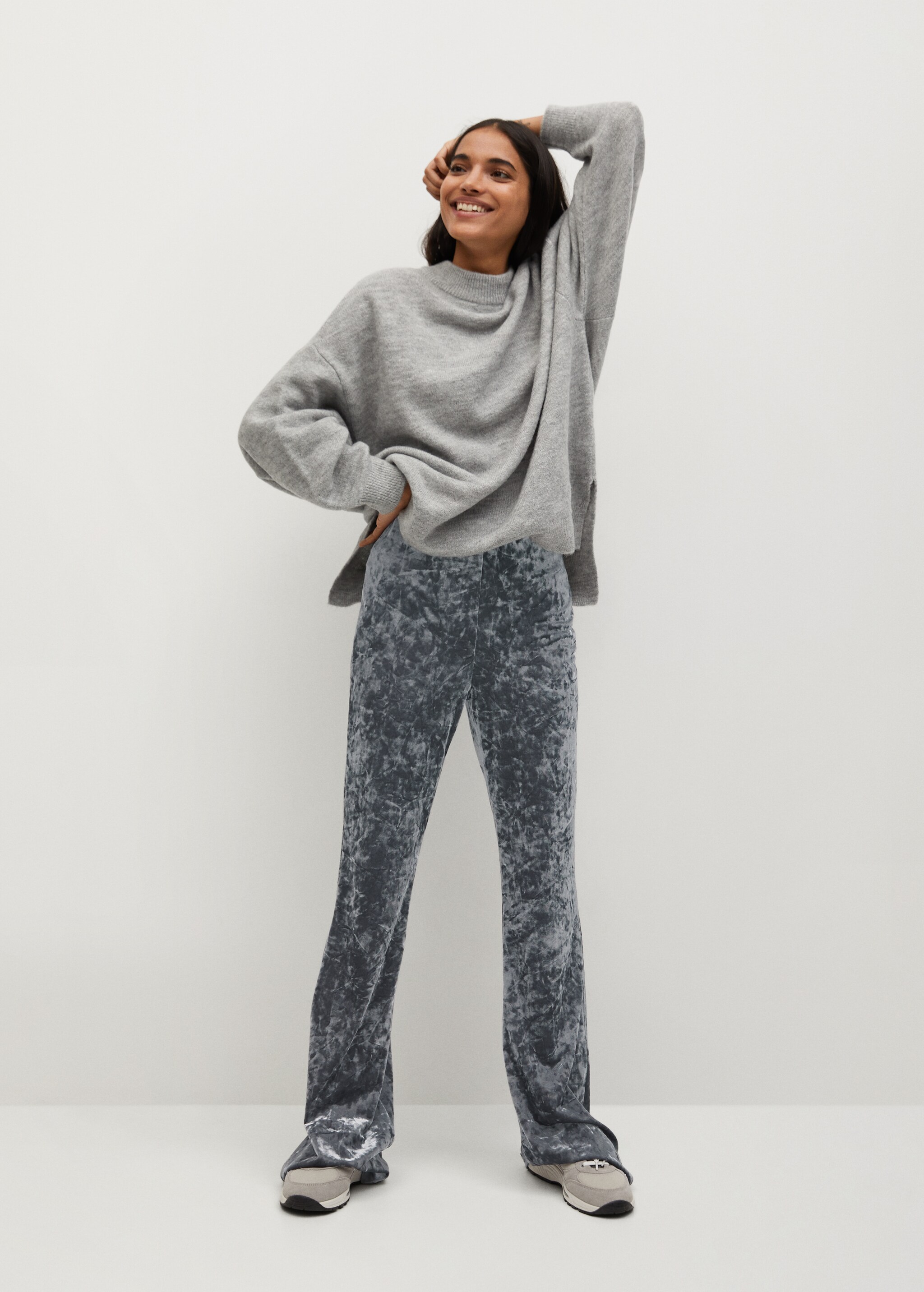 Pantalón terciopelo acampanado - Plano general
