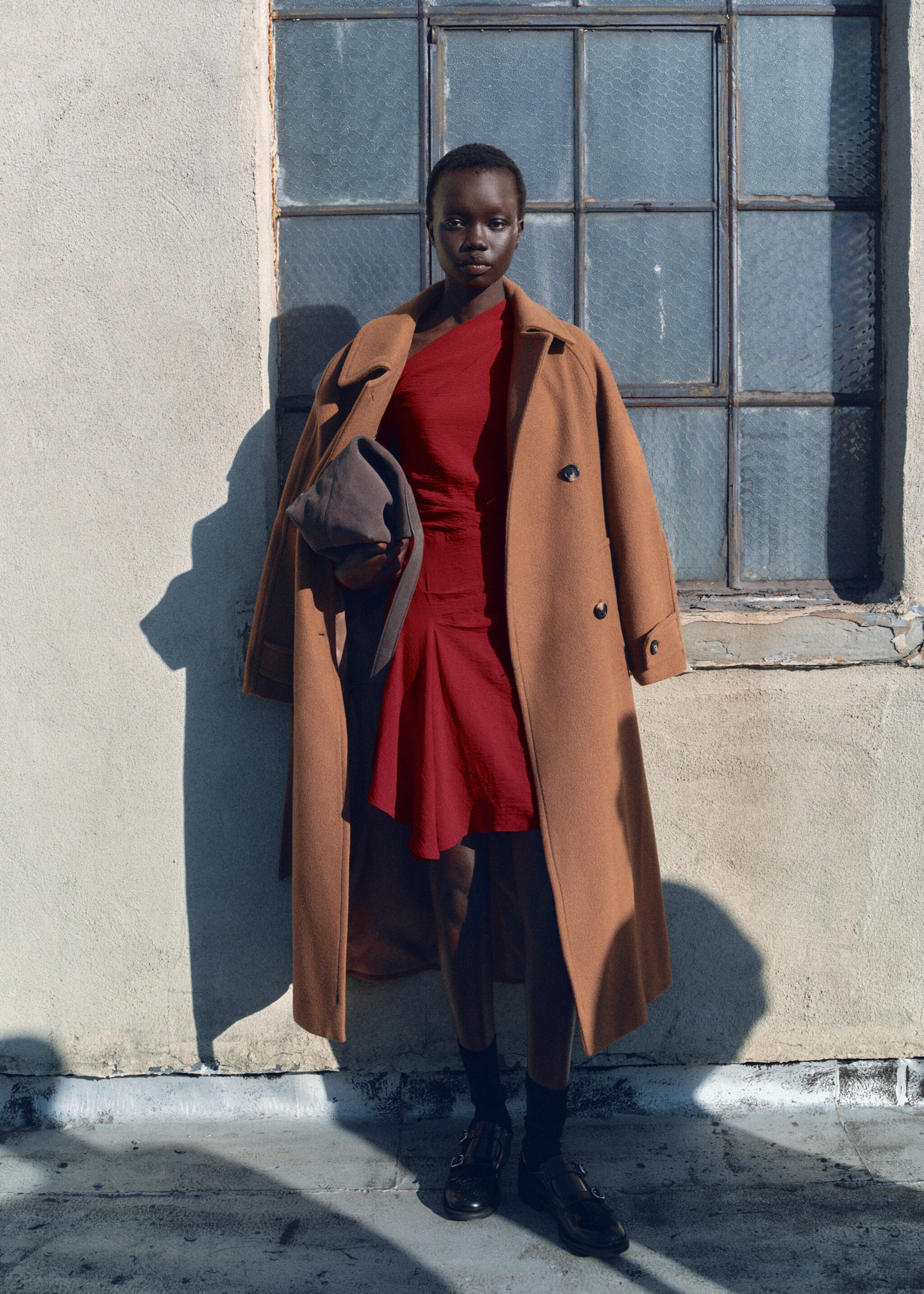 Drapiertes Kleid mit asymmetrischem Design - Allgemeine Ansicht, Rot. Ref: 87060609-00.