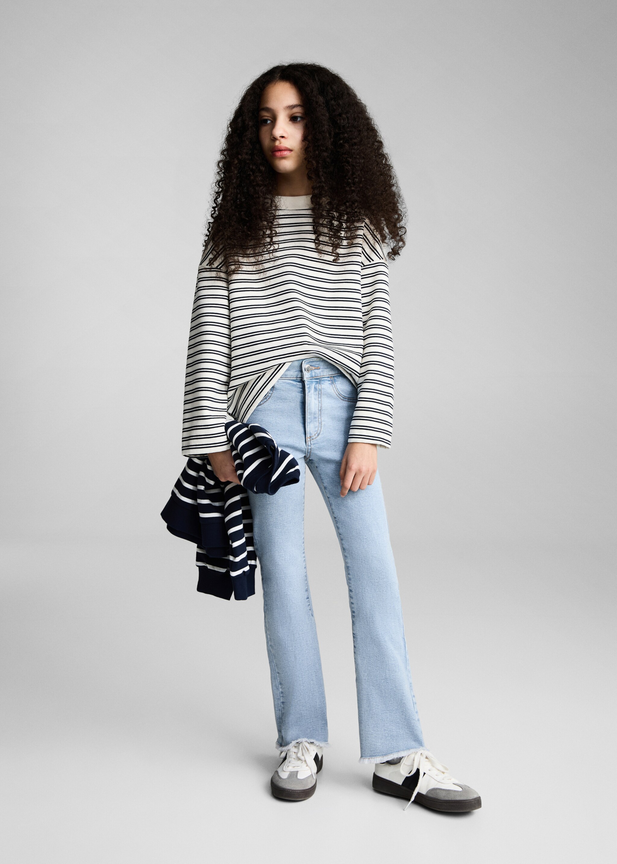 Frayed trumpet jeans - General plane, Light Blue. Ref: 87060613-00.