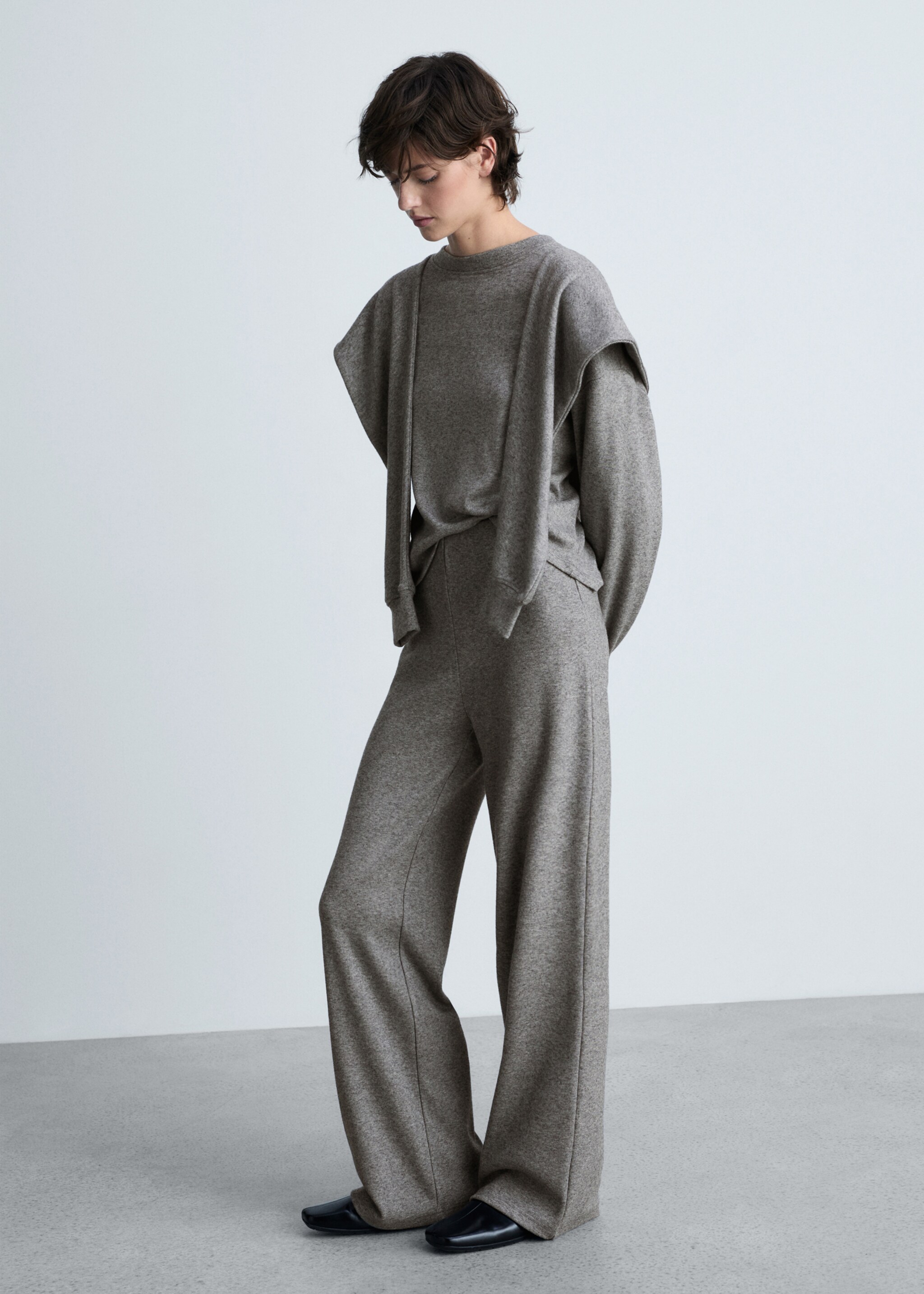 Straight knitted trousers - General plane, Grey. Ref: 87060636-00.