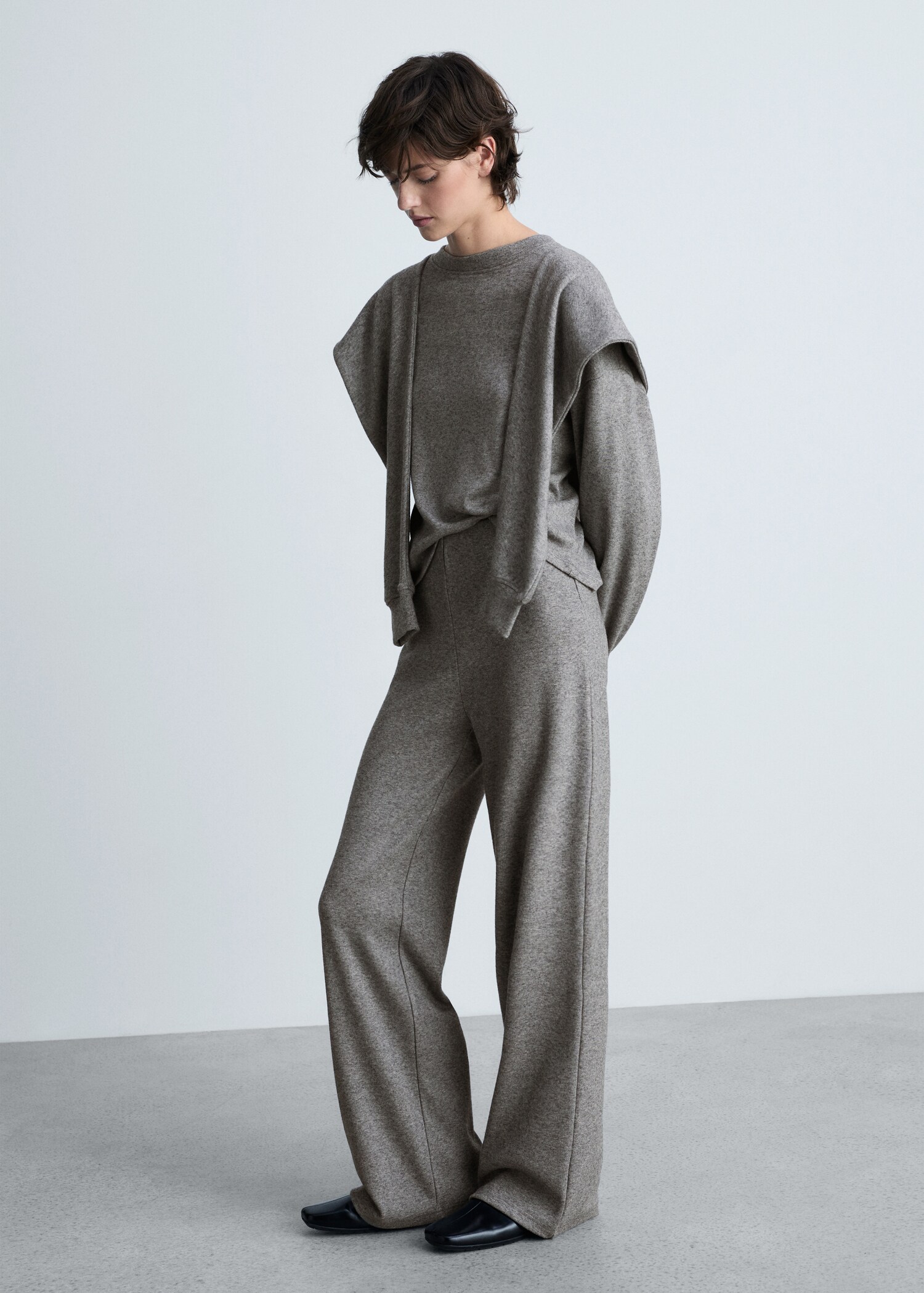 Straight knitted trousers - General plane