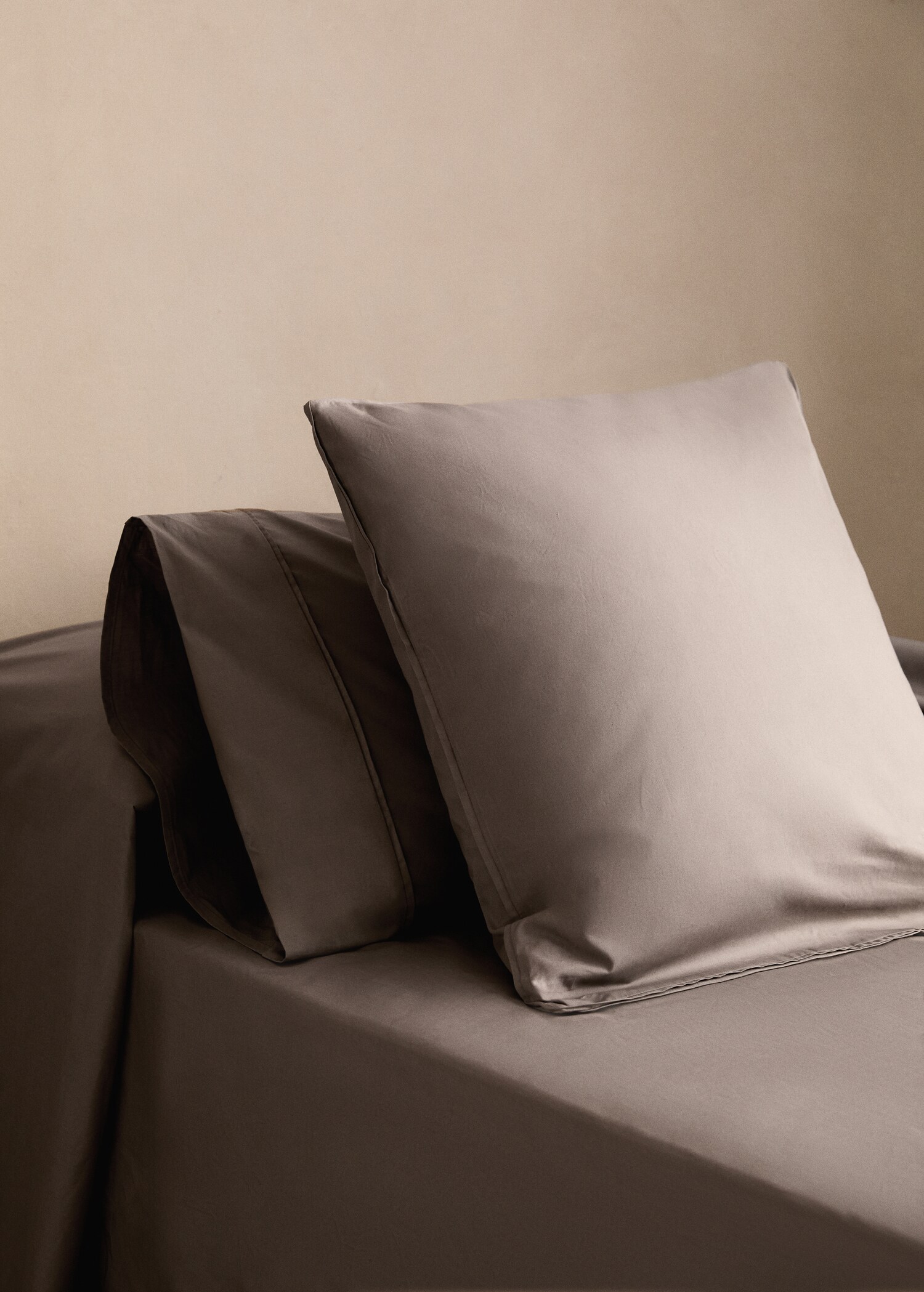 Two 300-thread count cotton percale pillowcases 50x75 cm - General plane