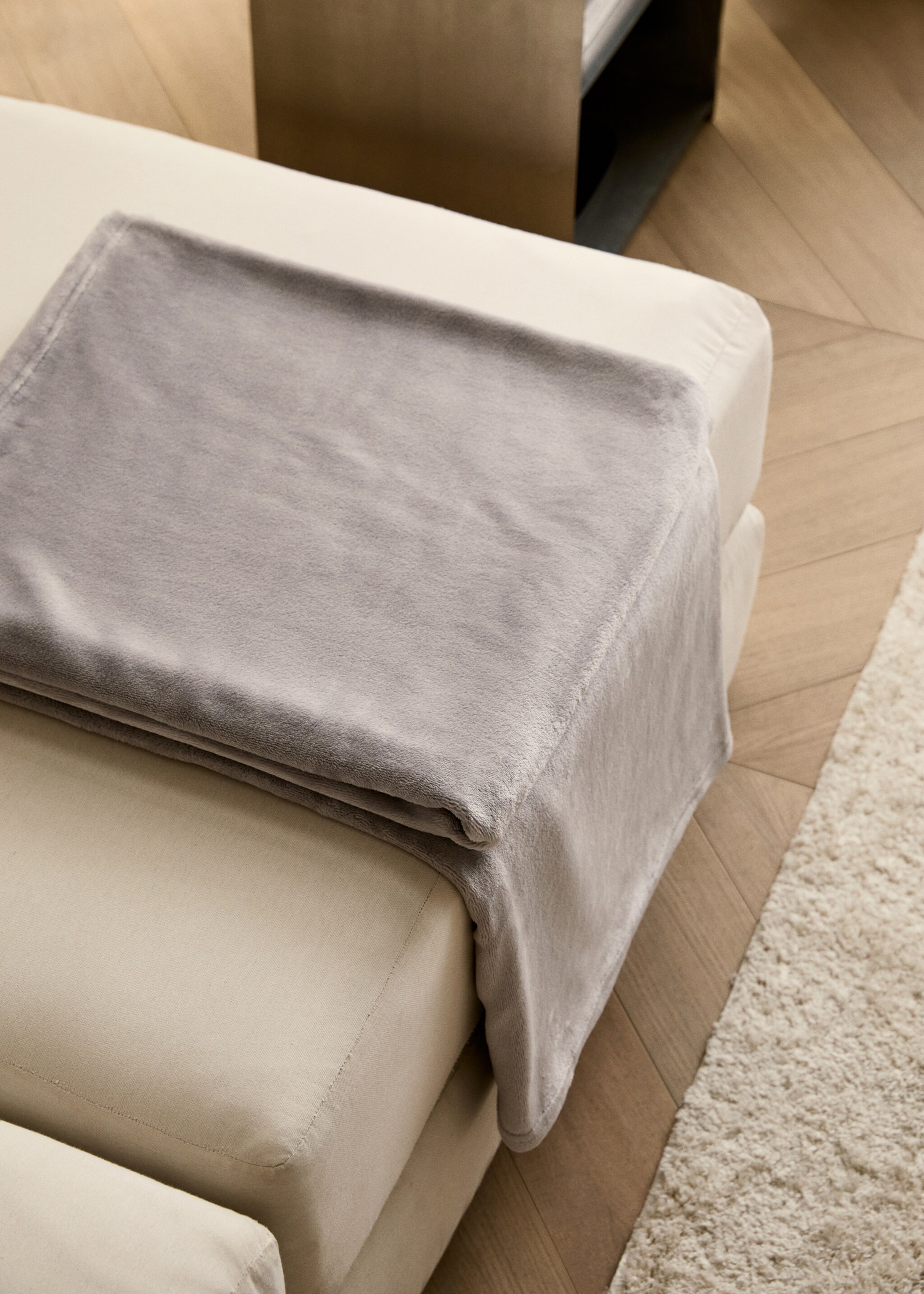 Medium soft-touch fleece blanket - General plane, Light/Pastel Grey. Ref: 87062908-00.