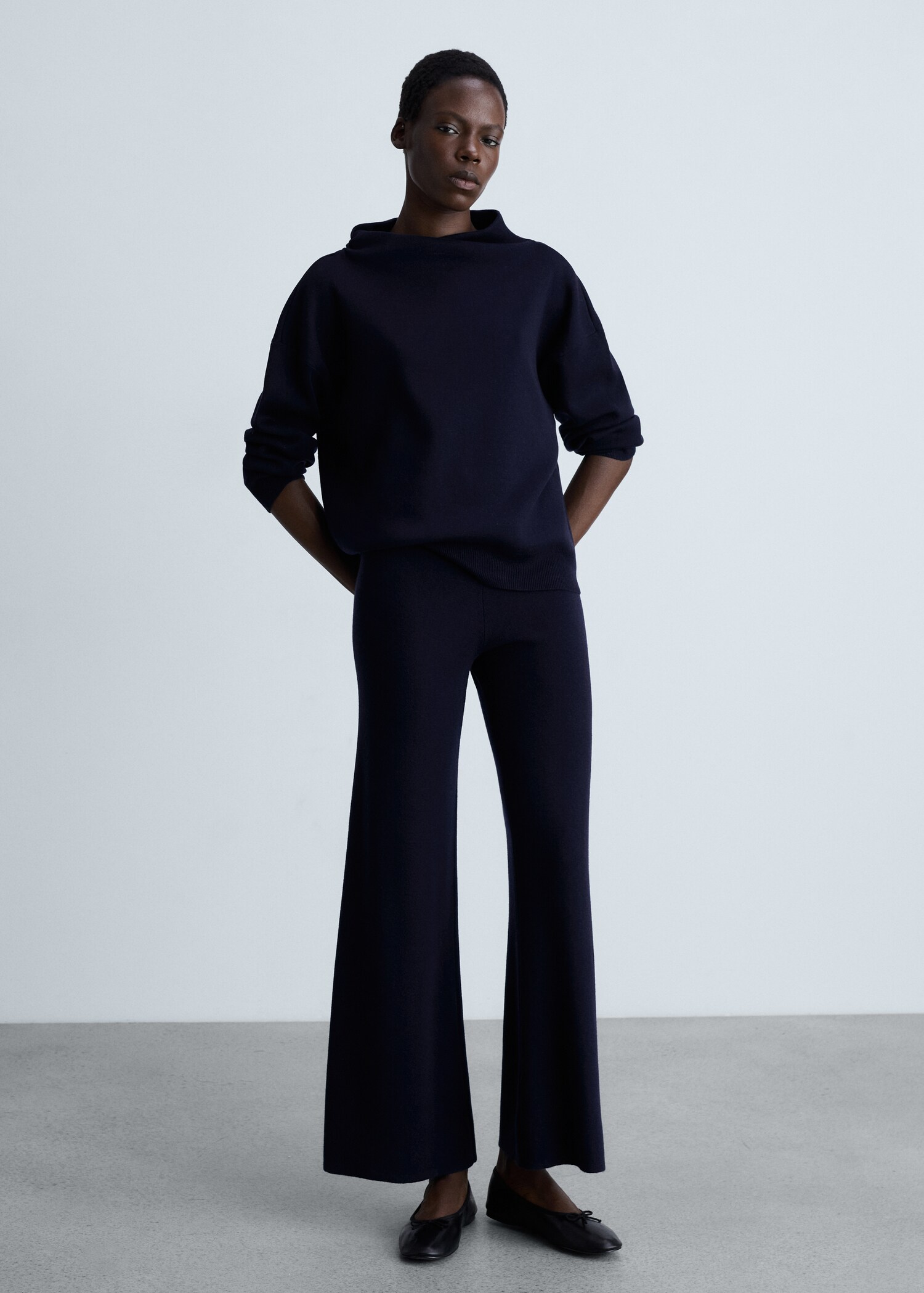 Straight knitted trousers - General plane