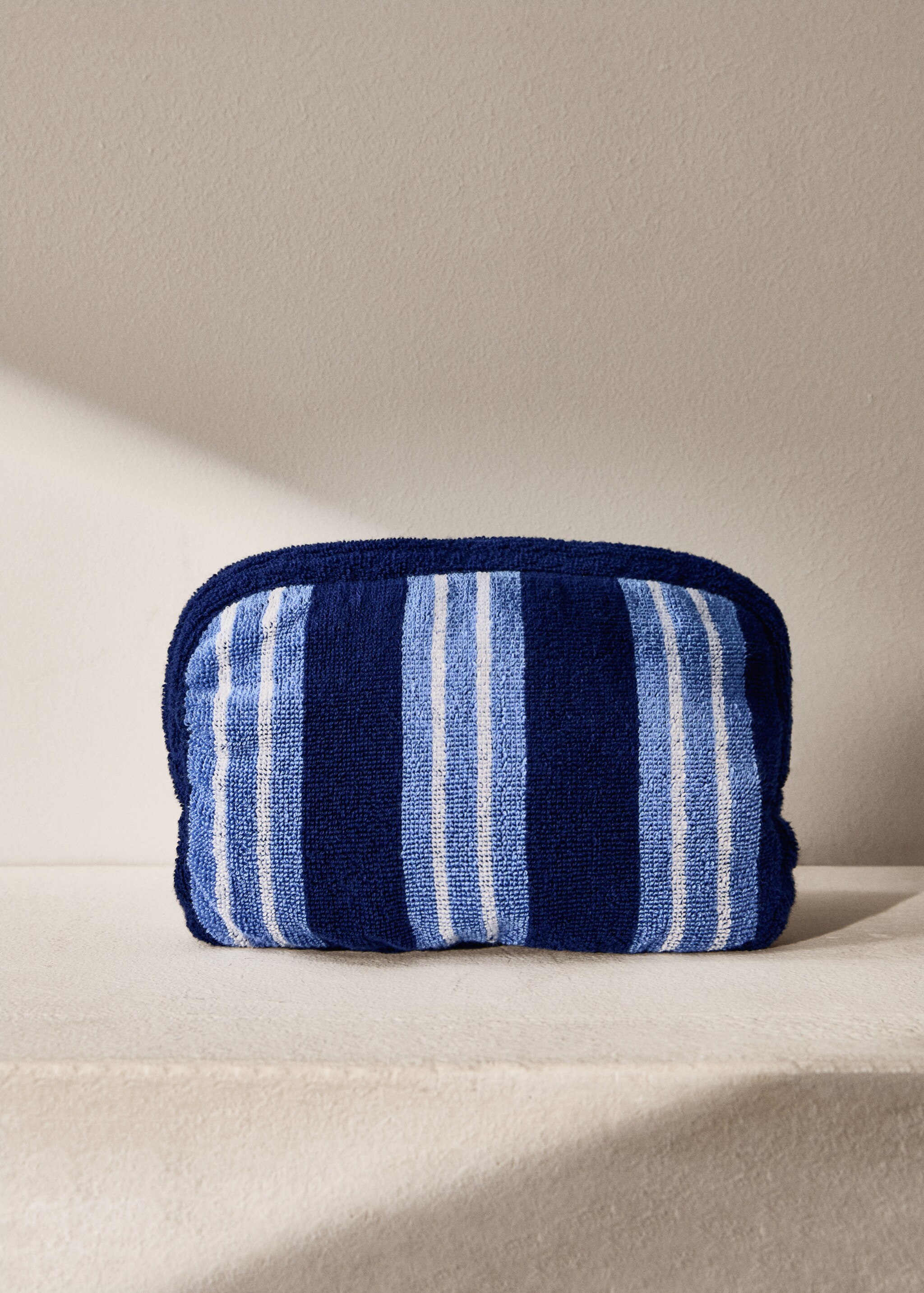 Multi-striped towel-effect cotton cosmetics bag - General plane, Navy. Ref: 87063657-00.
