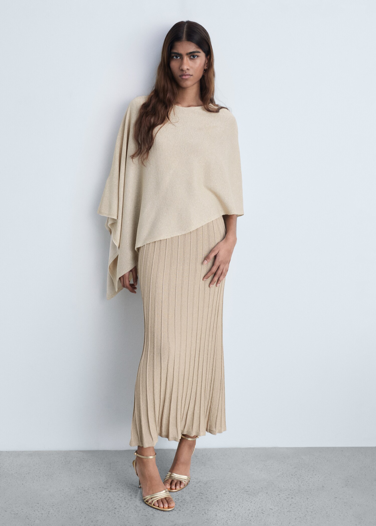 Asymmetrical lurex knitted cape - General plane
