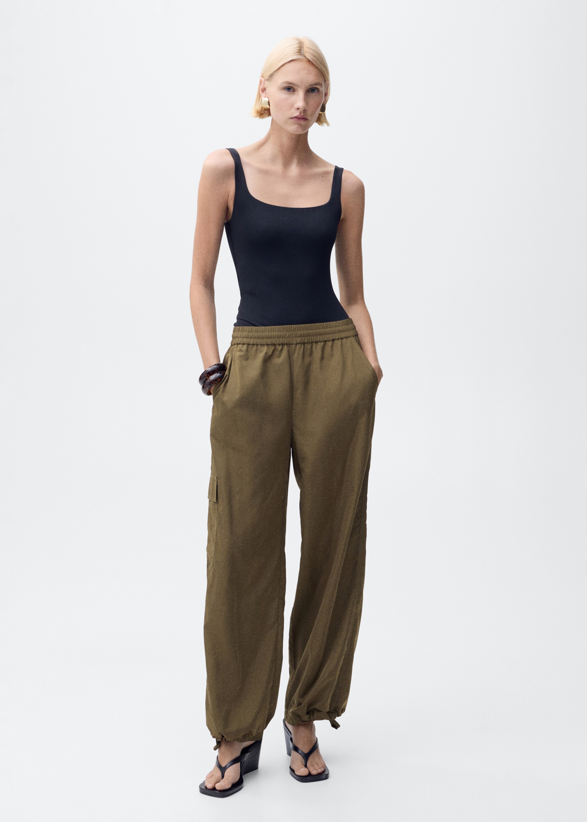 Cargo trousers with adjustable hem - General plane, Khaki. Ref: 87064069-00.
