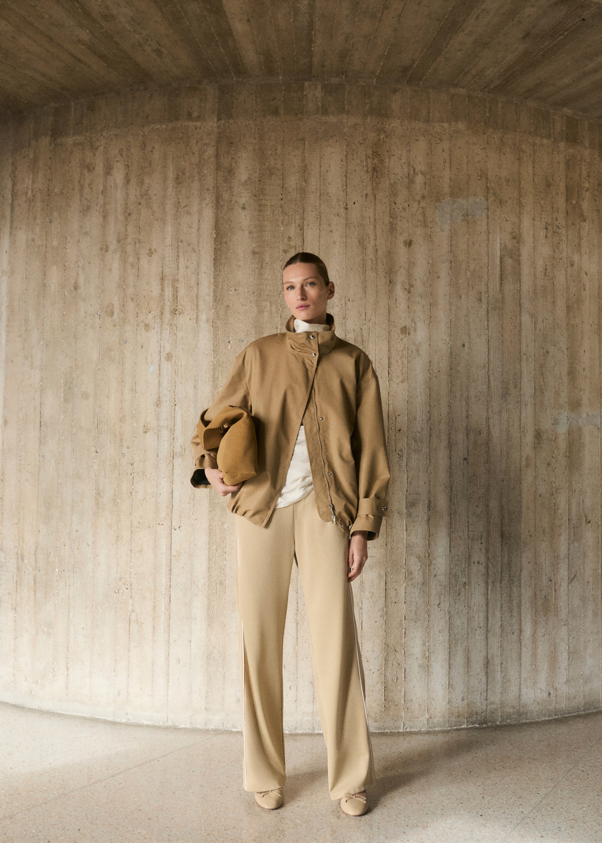 Contrasting-stripe jogger trousers - General plane, Medium Brown. Ref: 87064092-00.