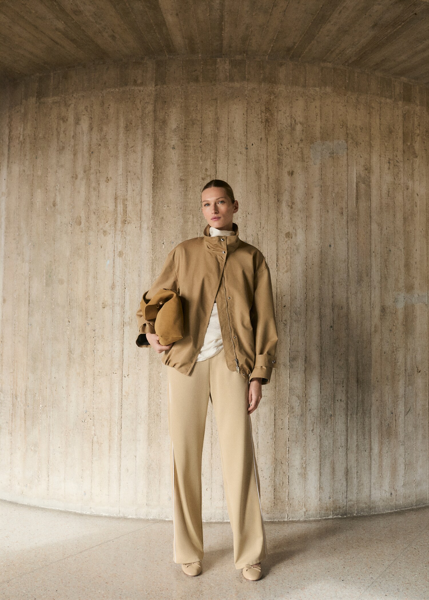 Contrasting-stripe jogger trousers - General plane