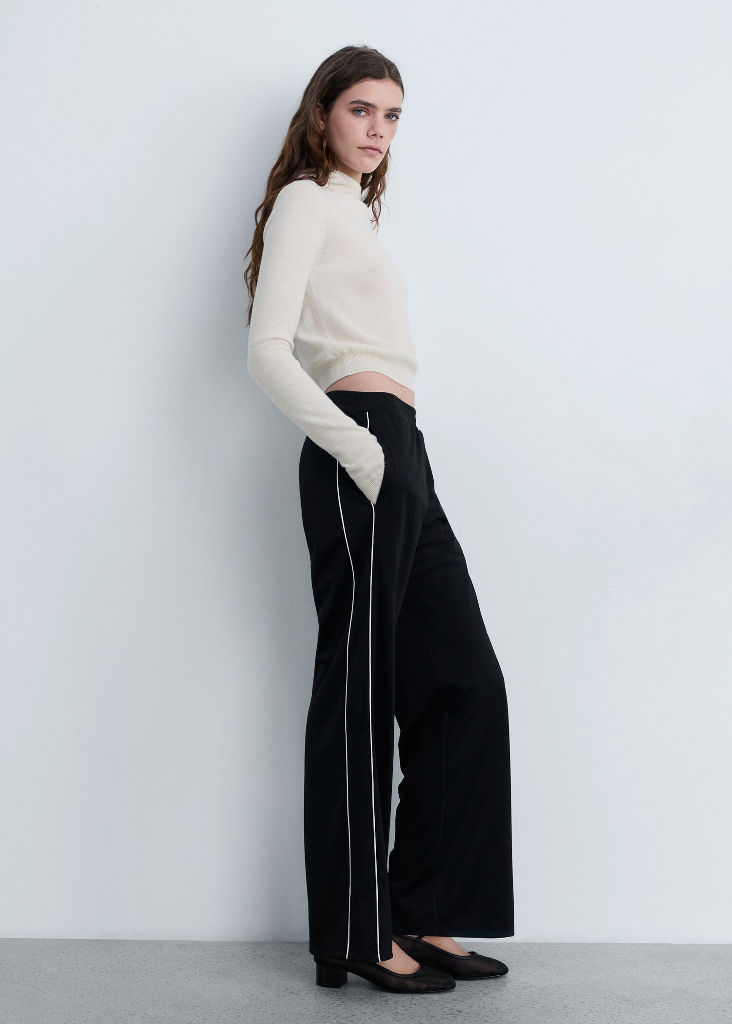 Contrasting-stripe jogger trousers - General plane