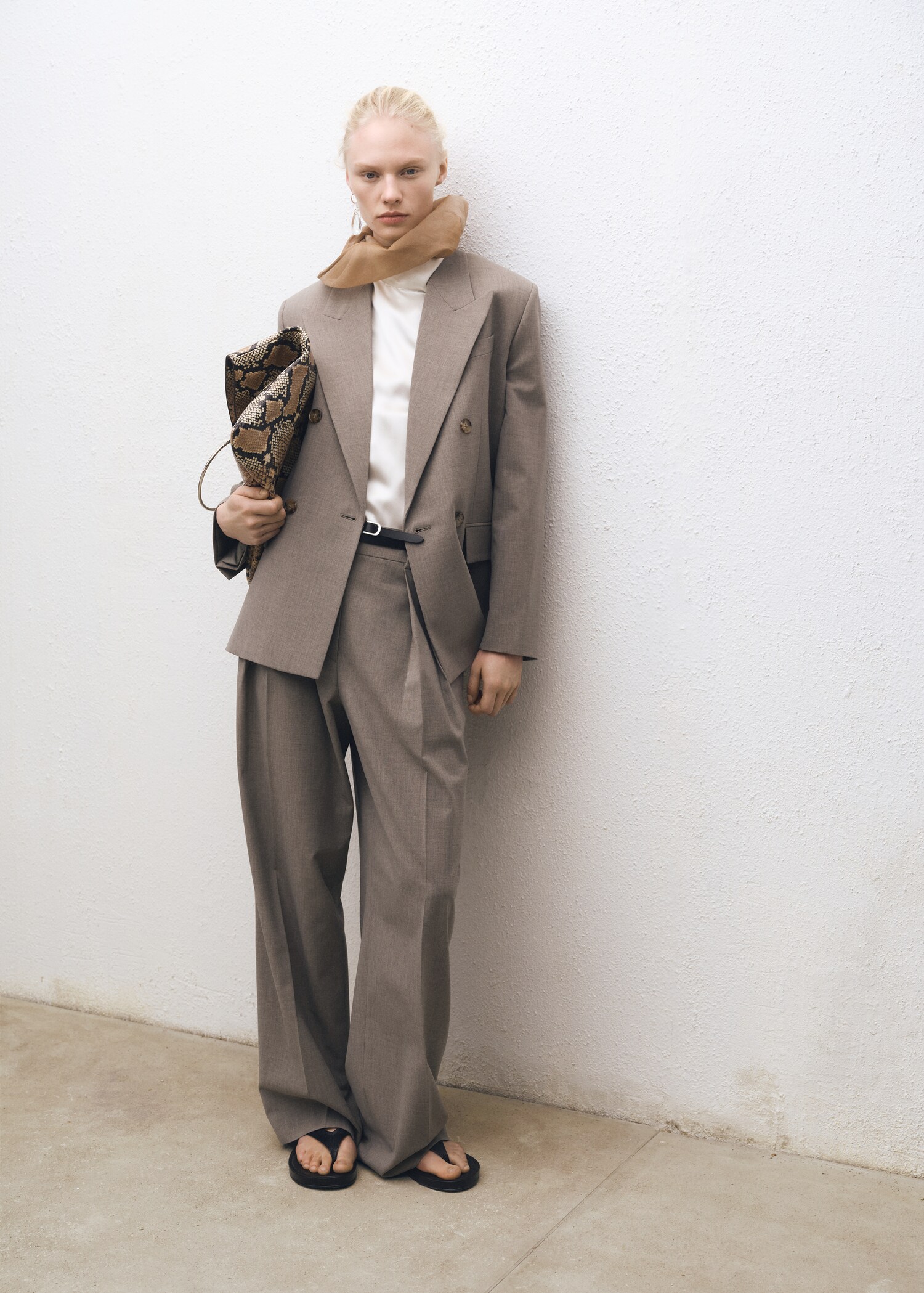 Wool-blend suit blazer - General plane