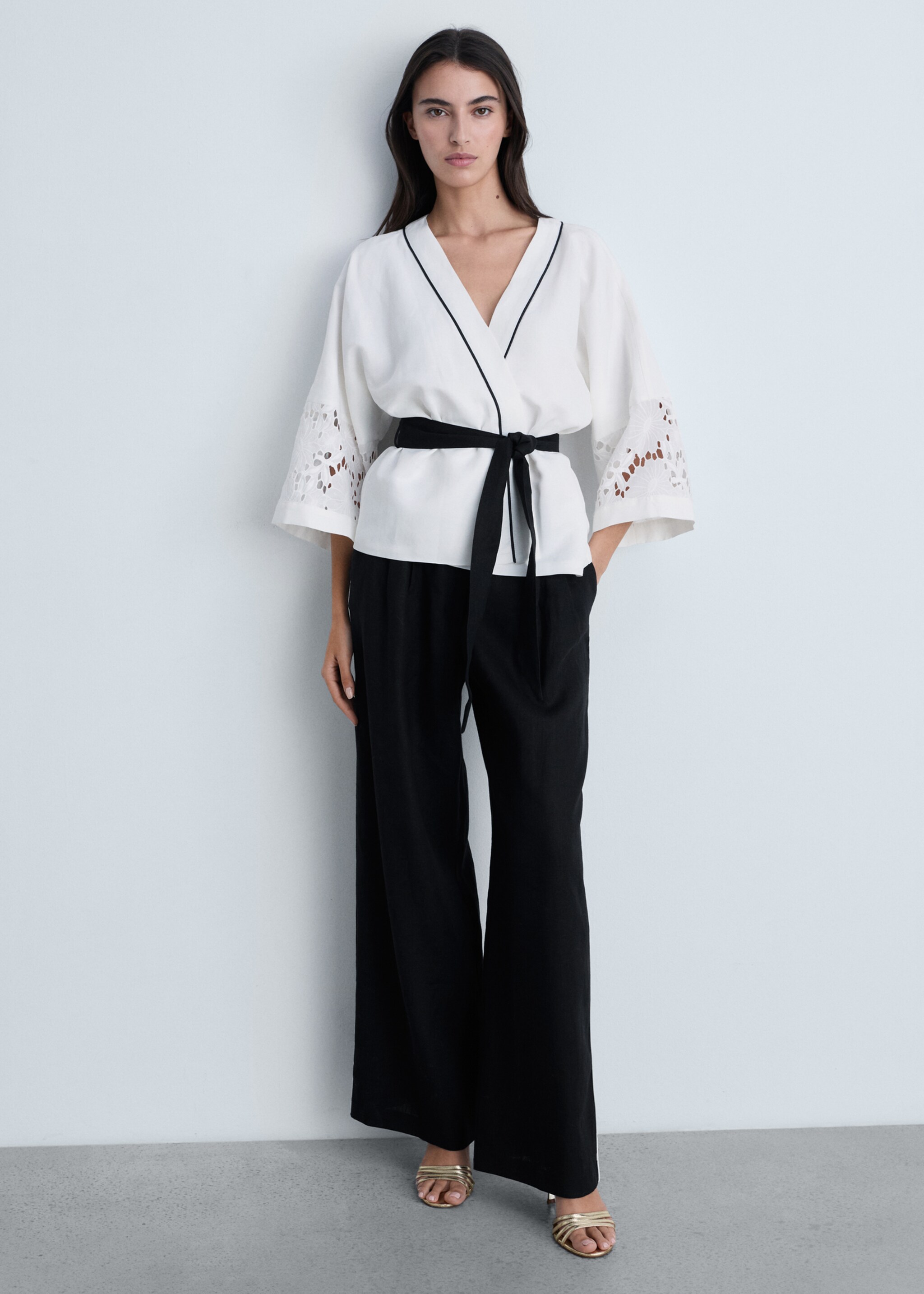 Linen-blend caftan with openwork details - General plane, White. Ref: 87064781-00.