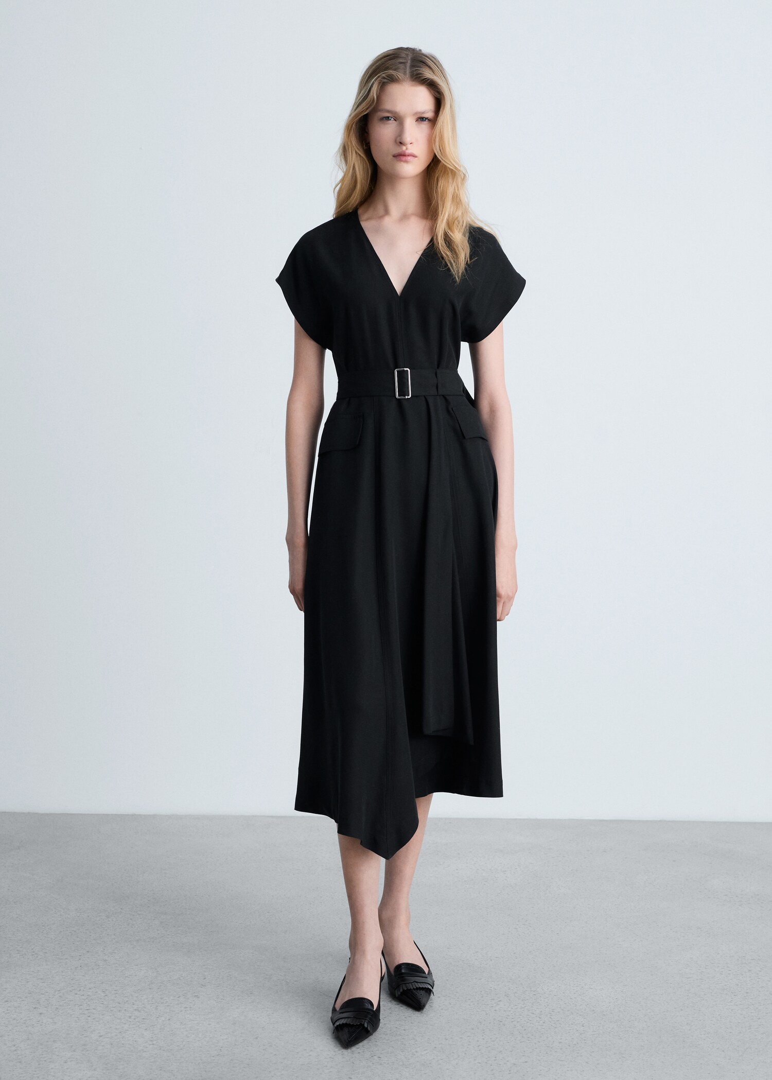 Asymmetrical dress with belt - General plane