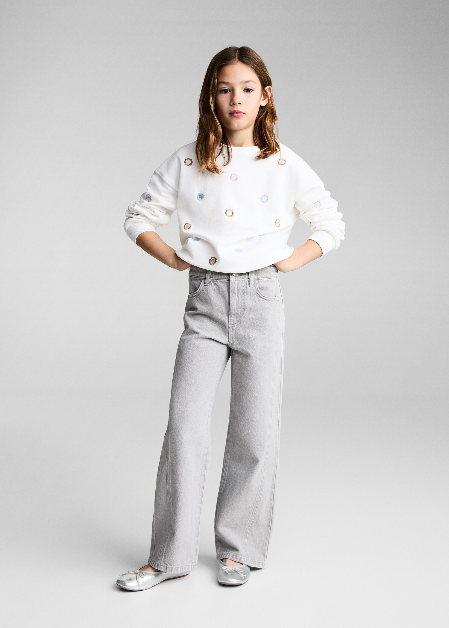 Sudadera apliques flores - Plano general